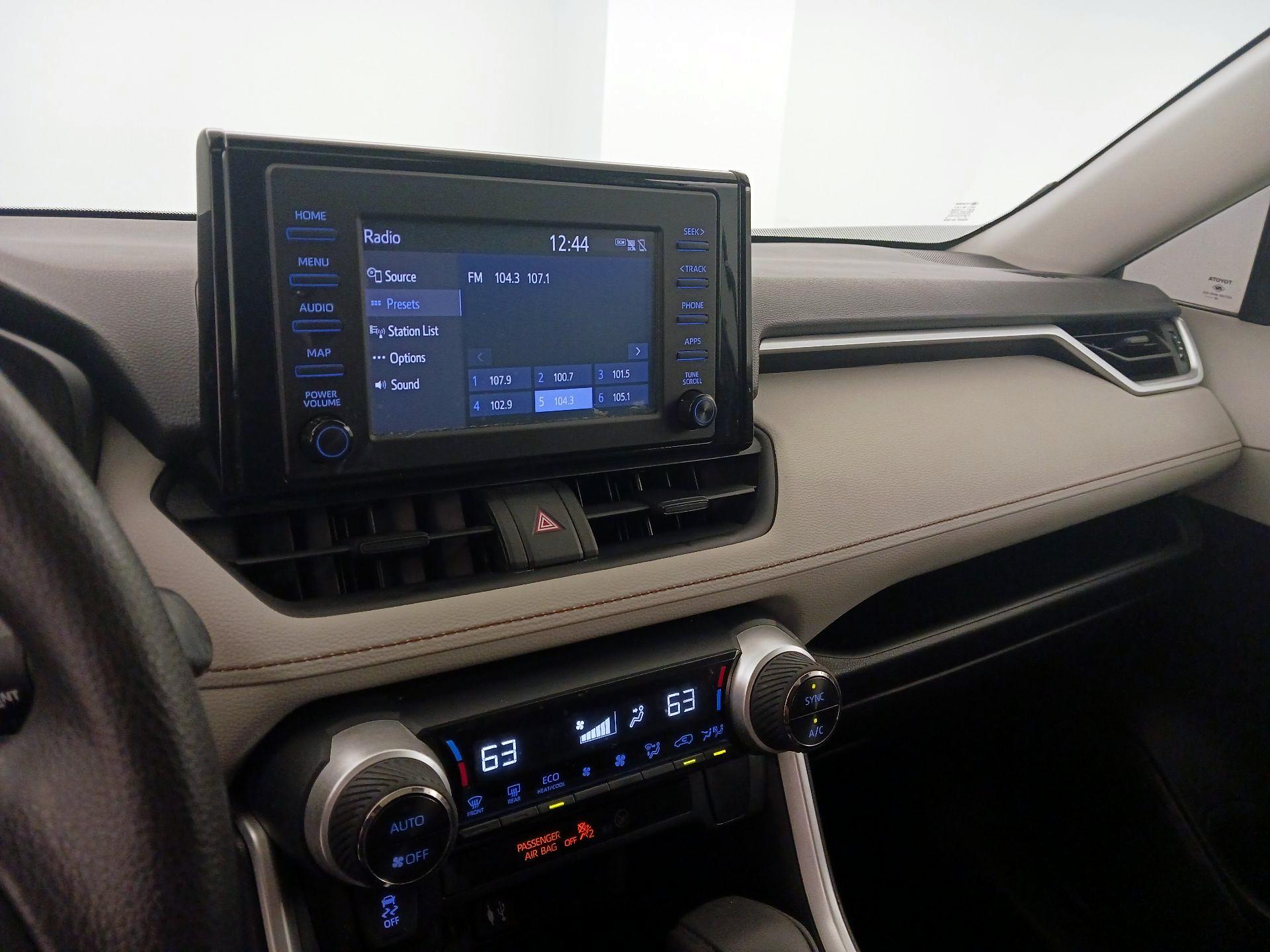 Thumbnail: 2019 Toyota RAV4 - 15