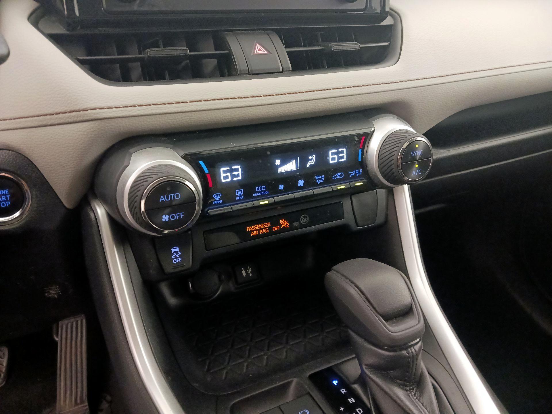 Thumbnail: 2019 Toyota RAV4 - 16