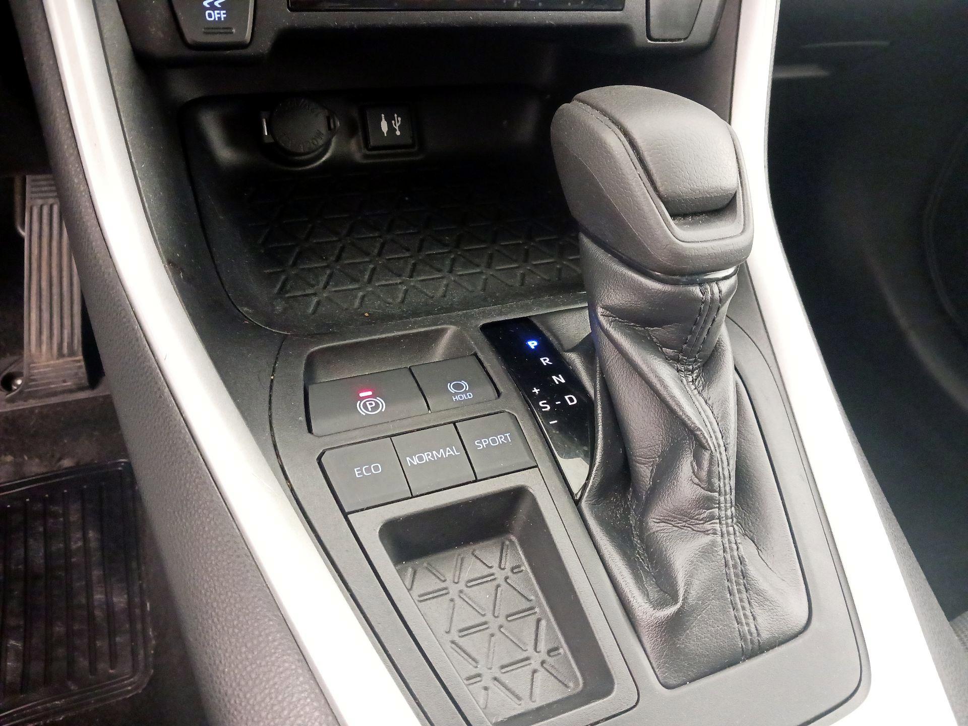 Thumbnail: 2019 Toyota RAV4 - 17