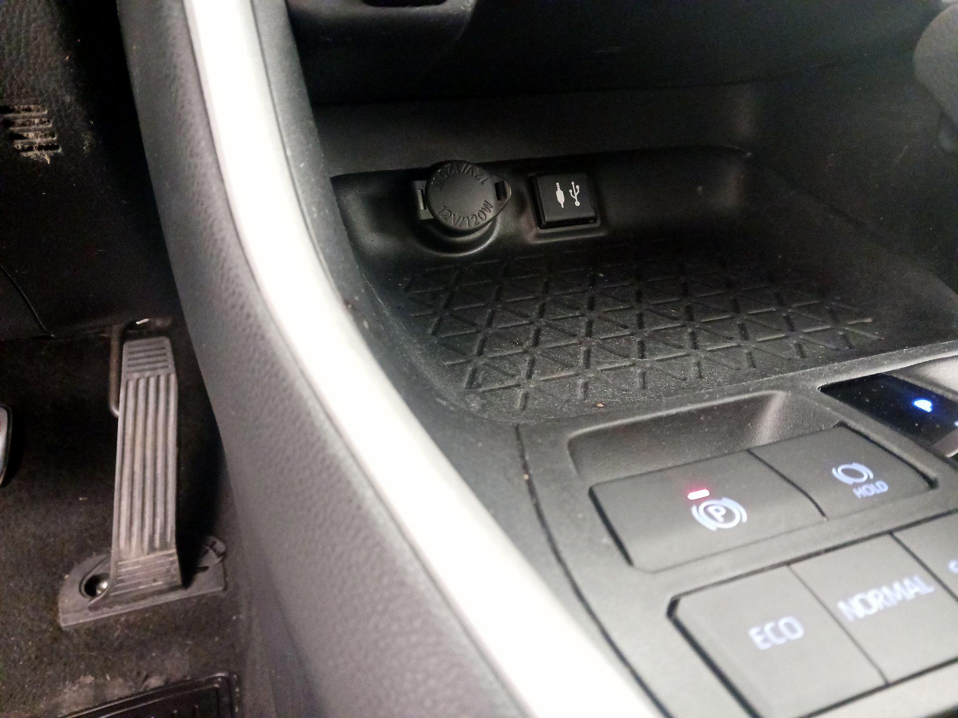 Thumbnail: 2019 Toyota RAV4 - 18