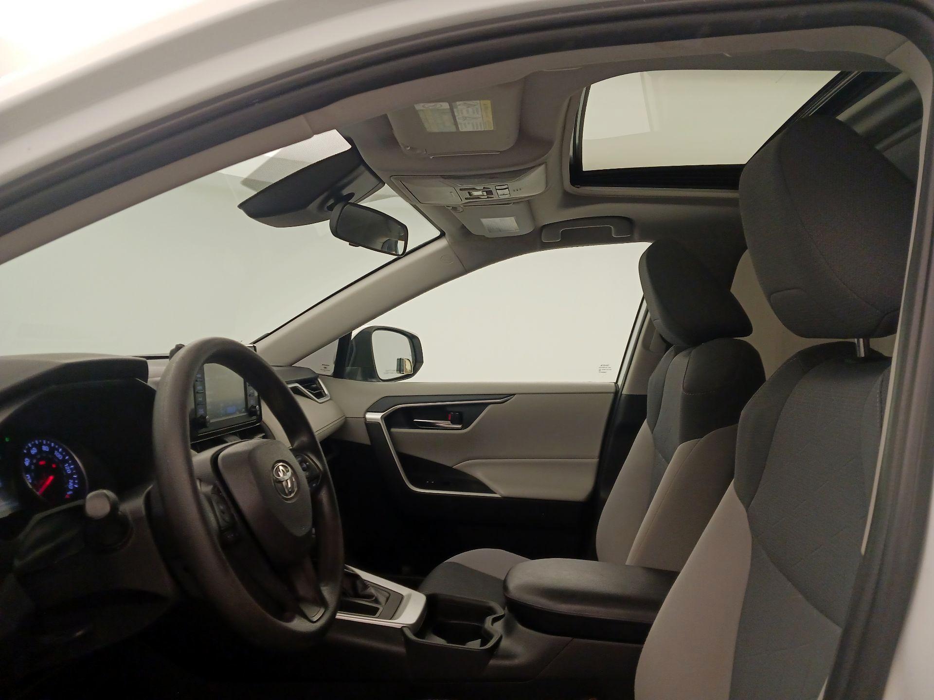 Thumbnail: 2019 Toyota RAV4 - 19