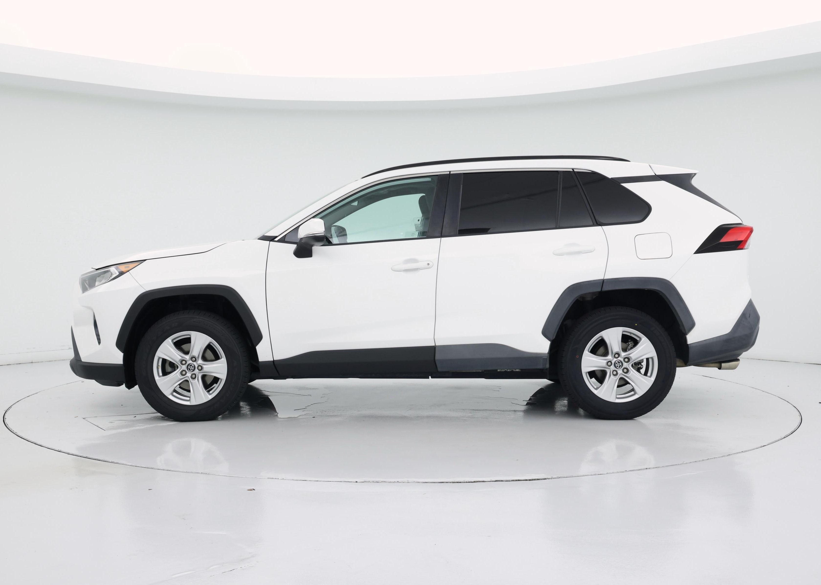 Thumbnail: 2019 Toyota RAV4 - 3