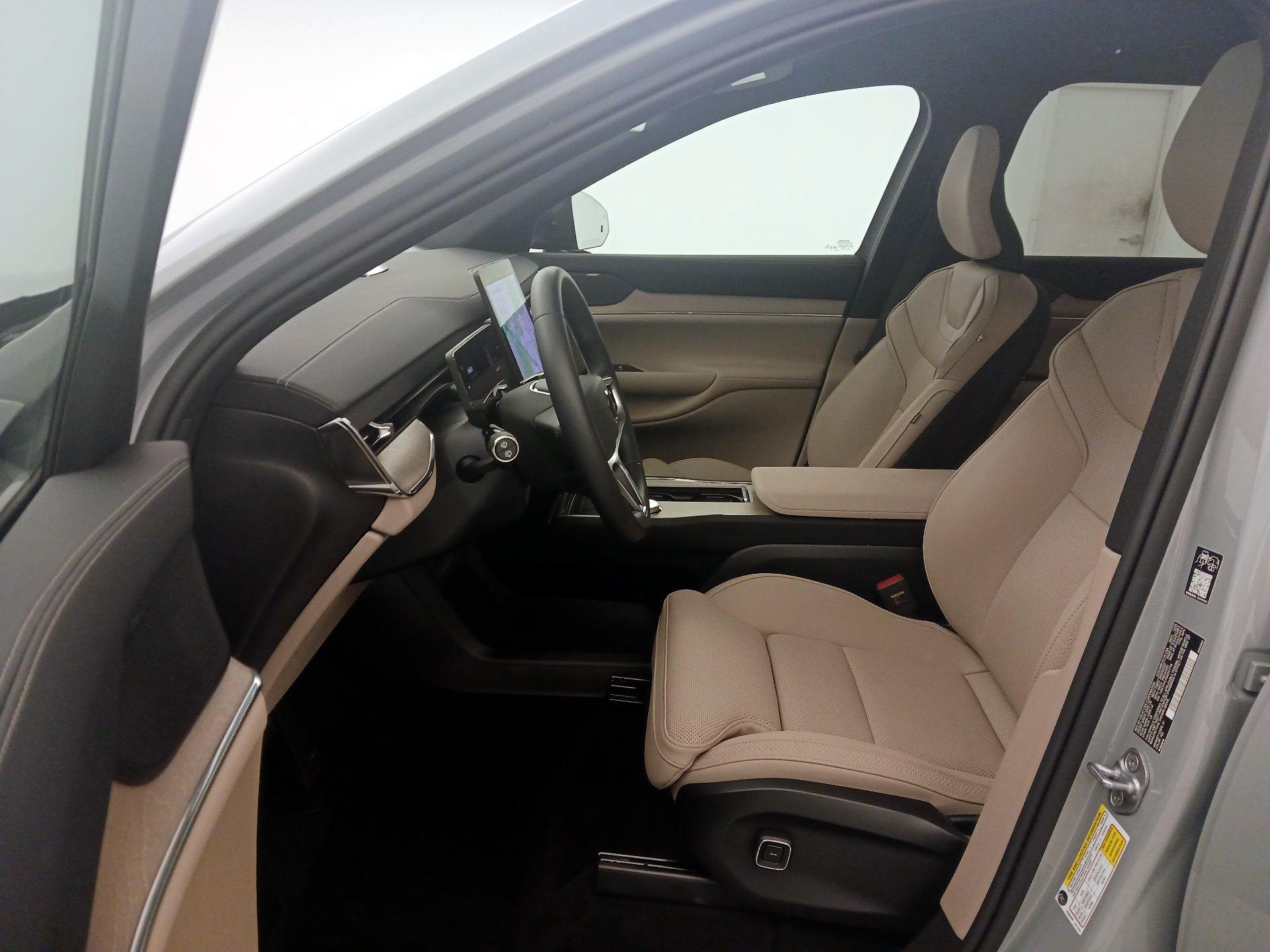 Thumbnail: 2025 Volvo EX90 - 11