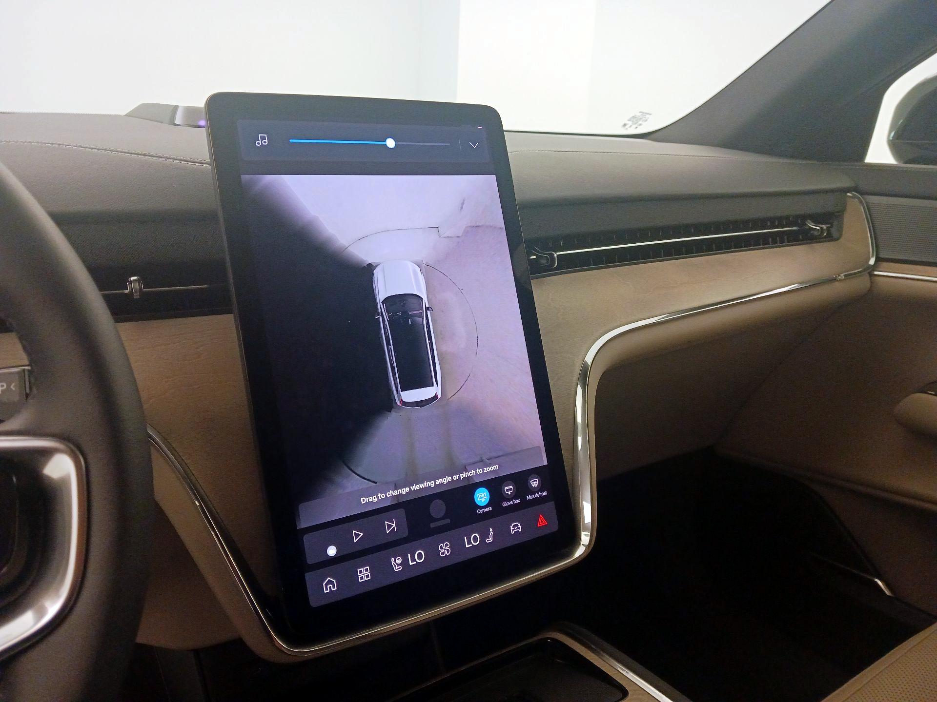 Thumbnail: 2025 Volvo EX90 - 14
