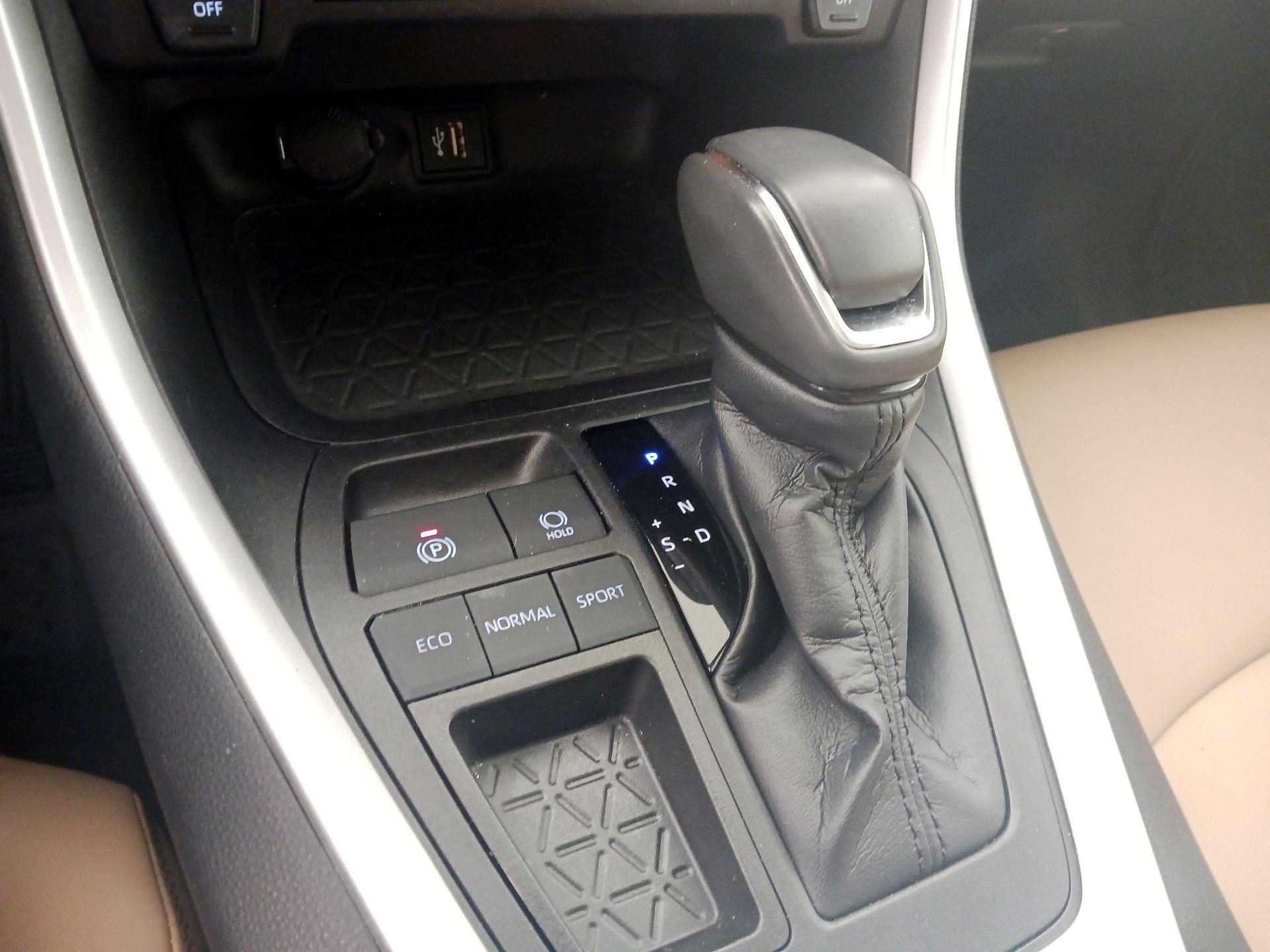 Thumbnail: 2023 Toyota RAV4 - 17