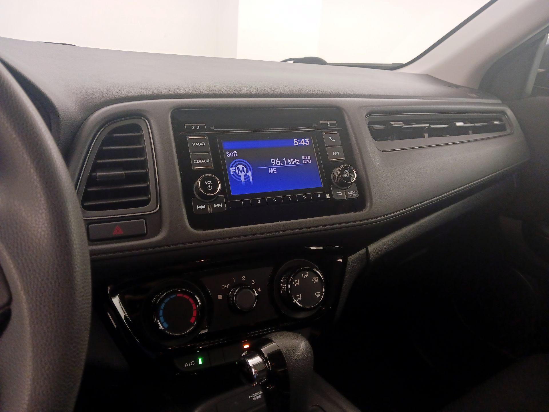 Thumbnail: 2016 Honda HR-V - 15