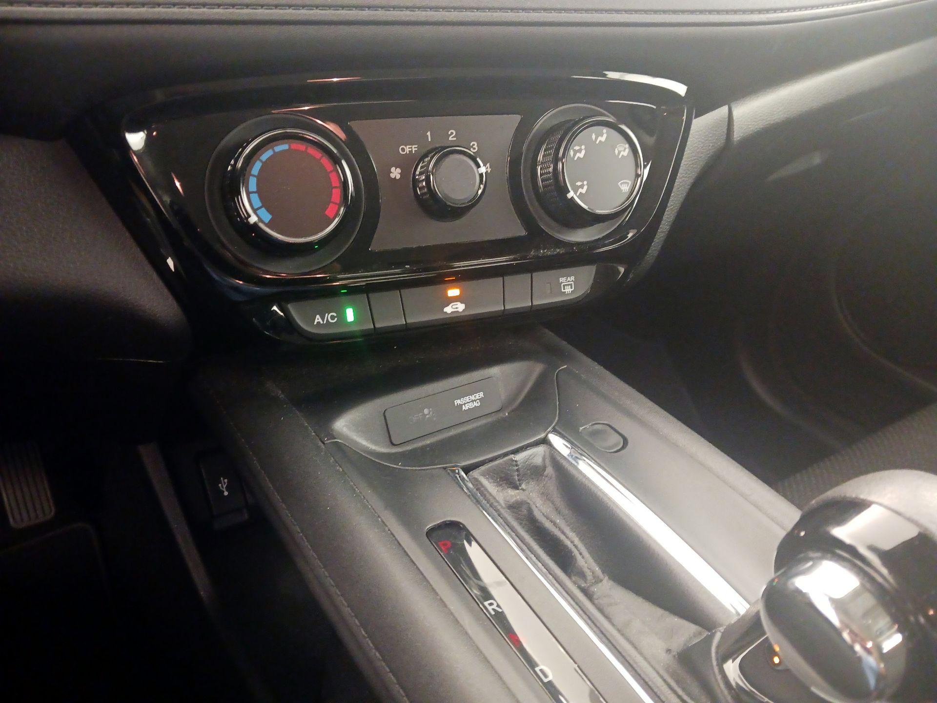 Thumbnail: 2016 Honda HR-V - 16
