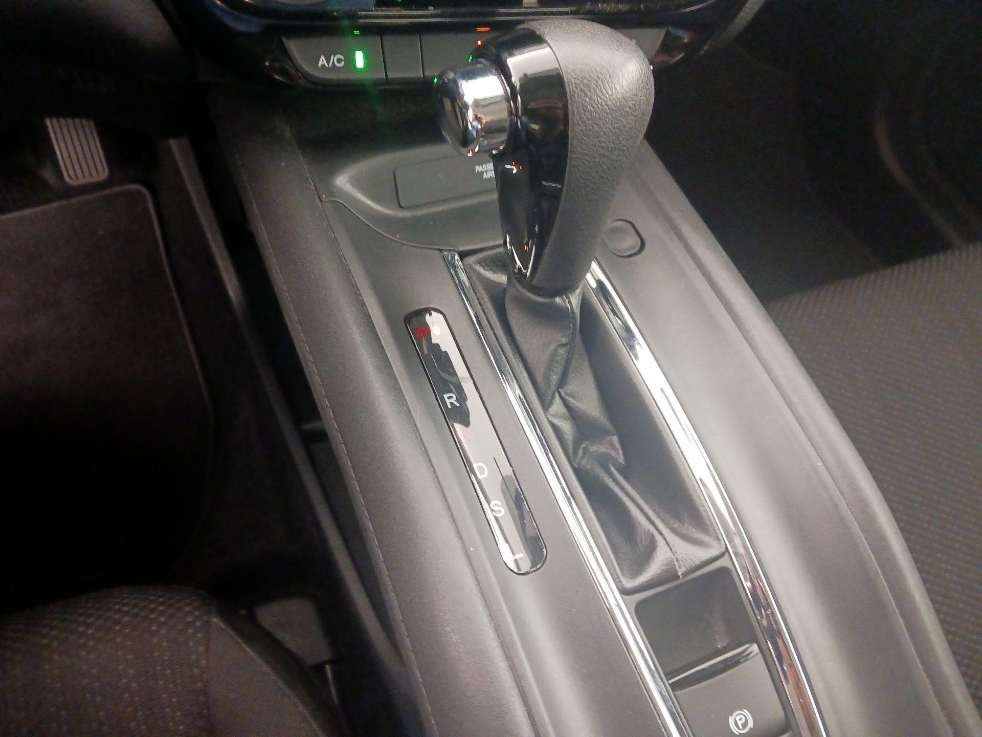 Thumbnail: 2016 Honda HR-V - 17