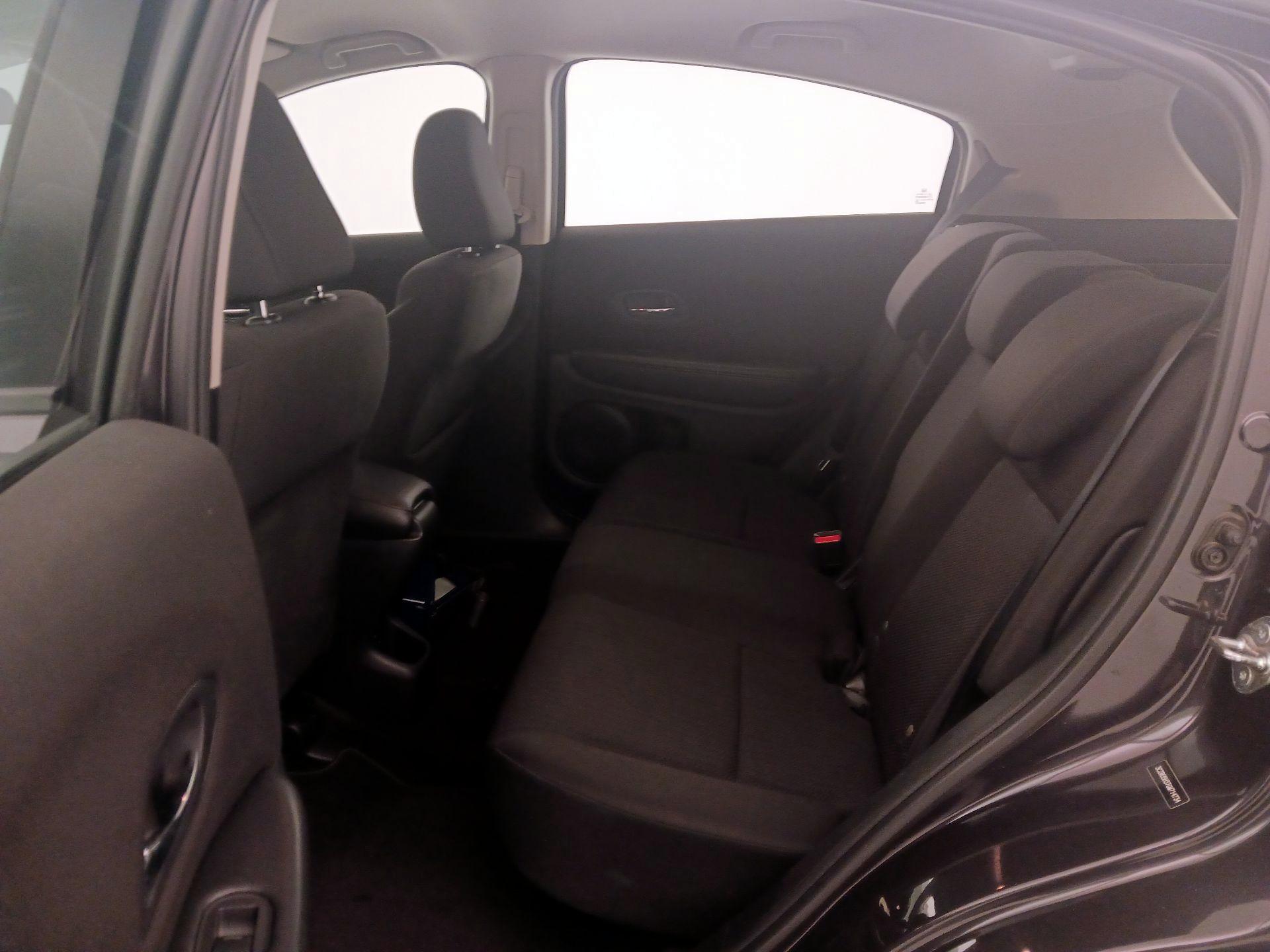 Thumbnail: 2016 Honda HR-V - 19