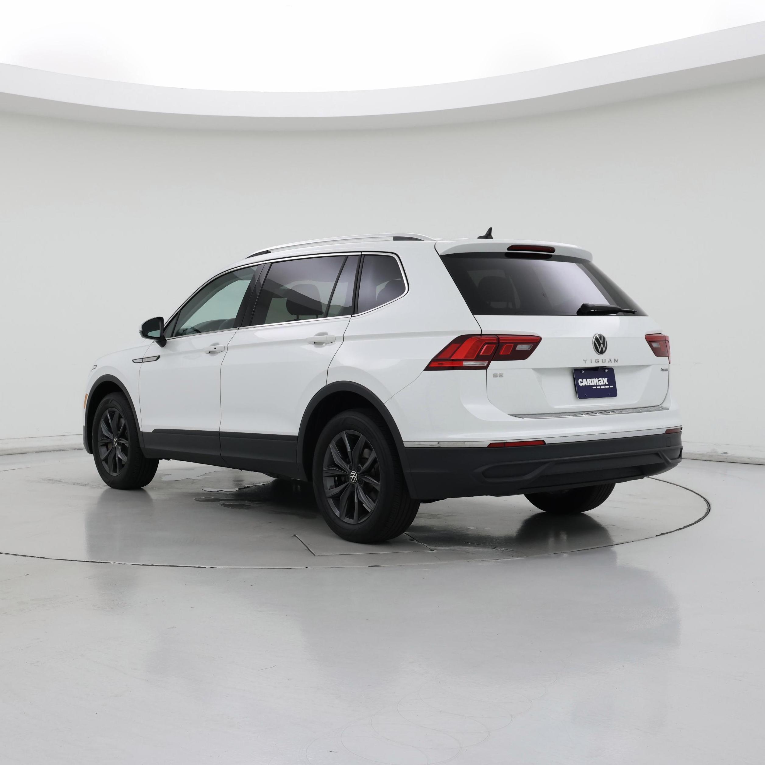 Thumbnail: 2023 Volkswagen Tiguan - 2