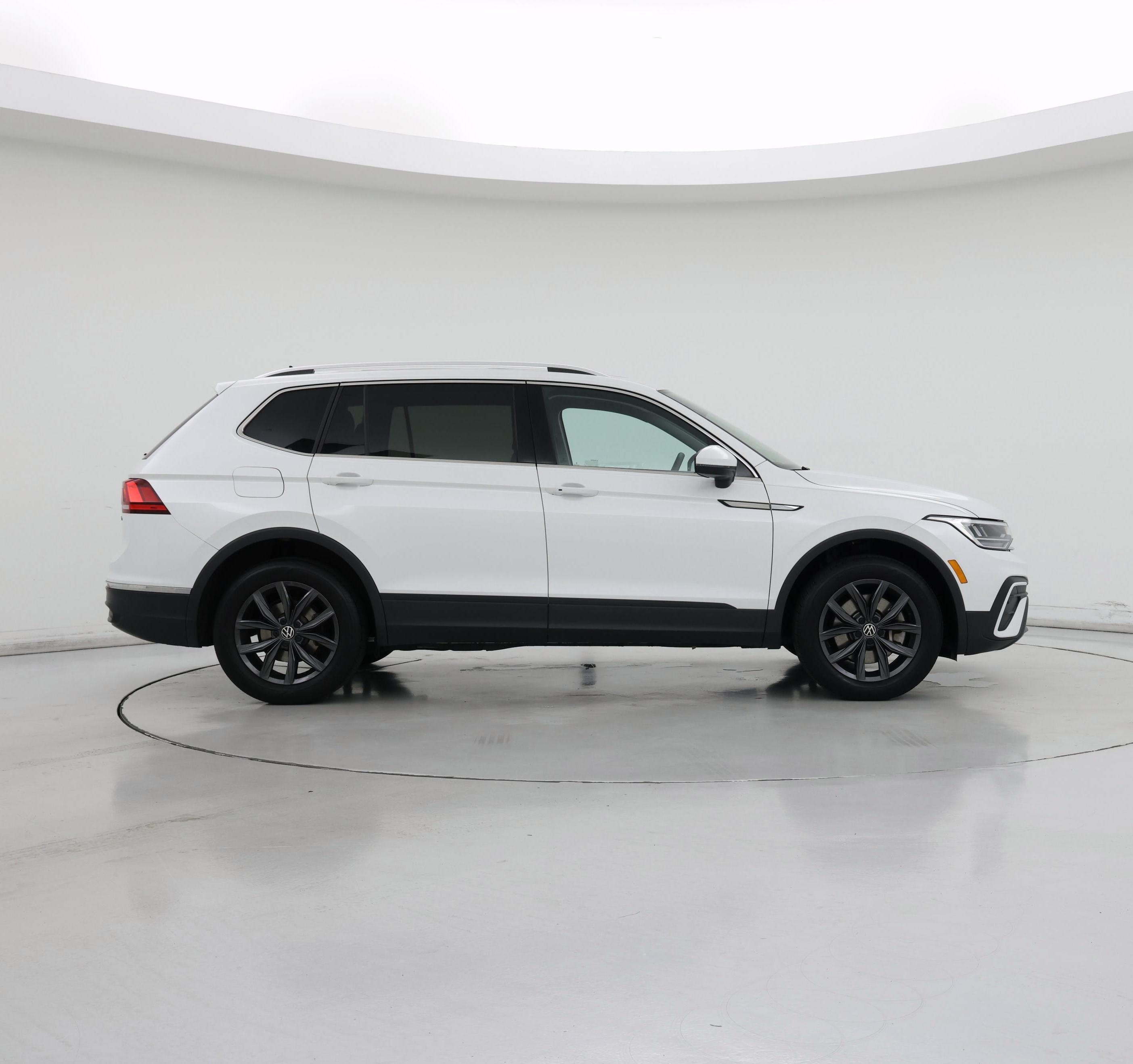 Thumbnail: 2023 Volkswagen Tiguan - 7