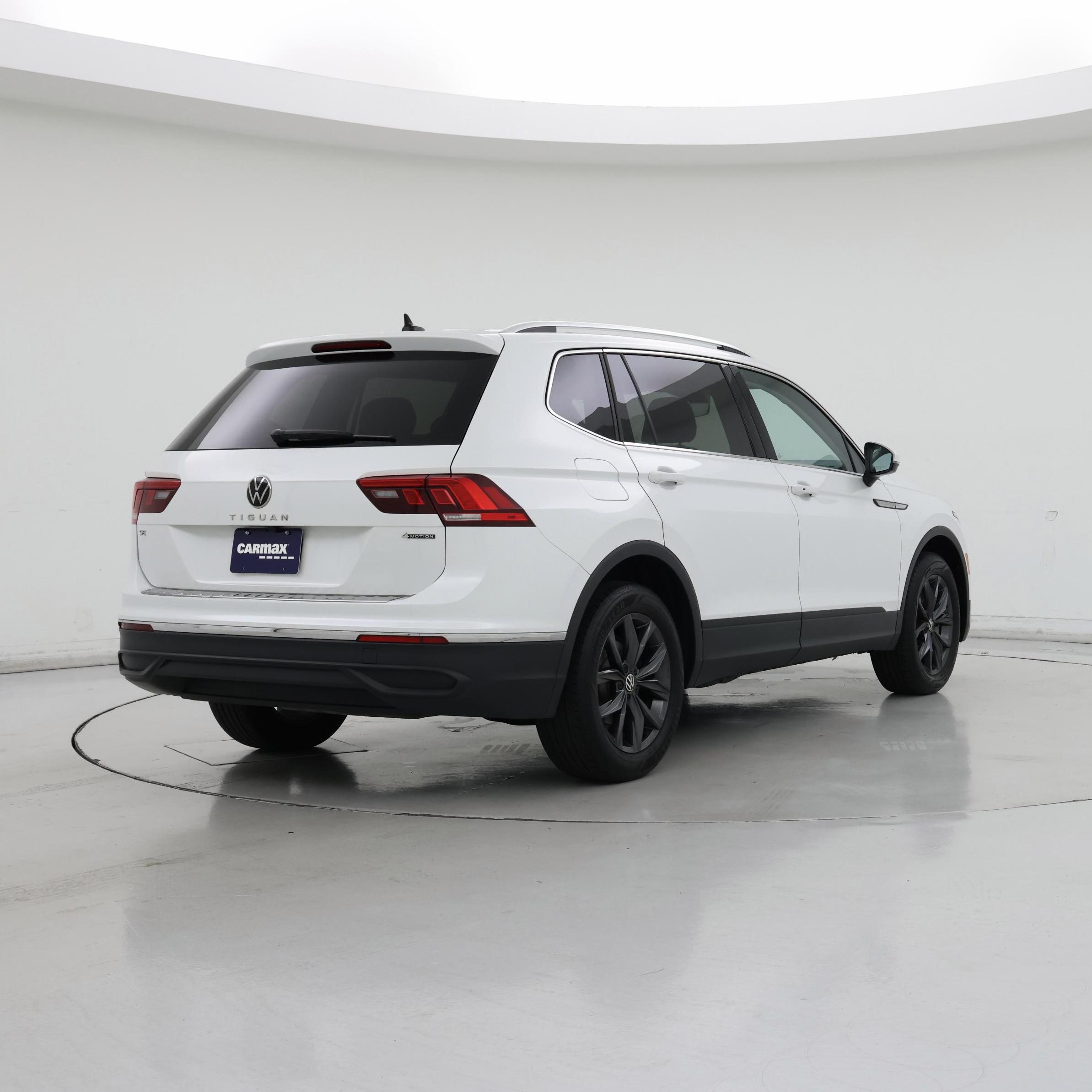 Thumbnail: 2023 Volkswagen Tiguan - 8