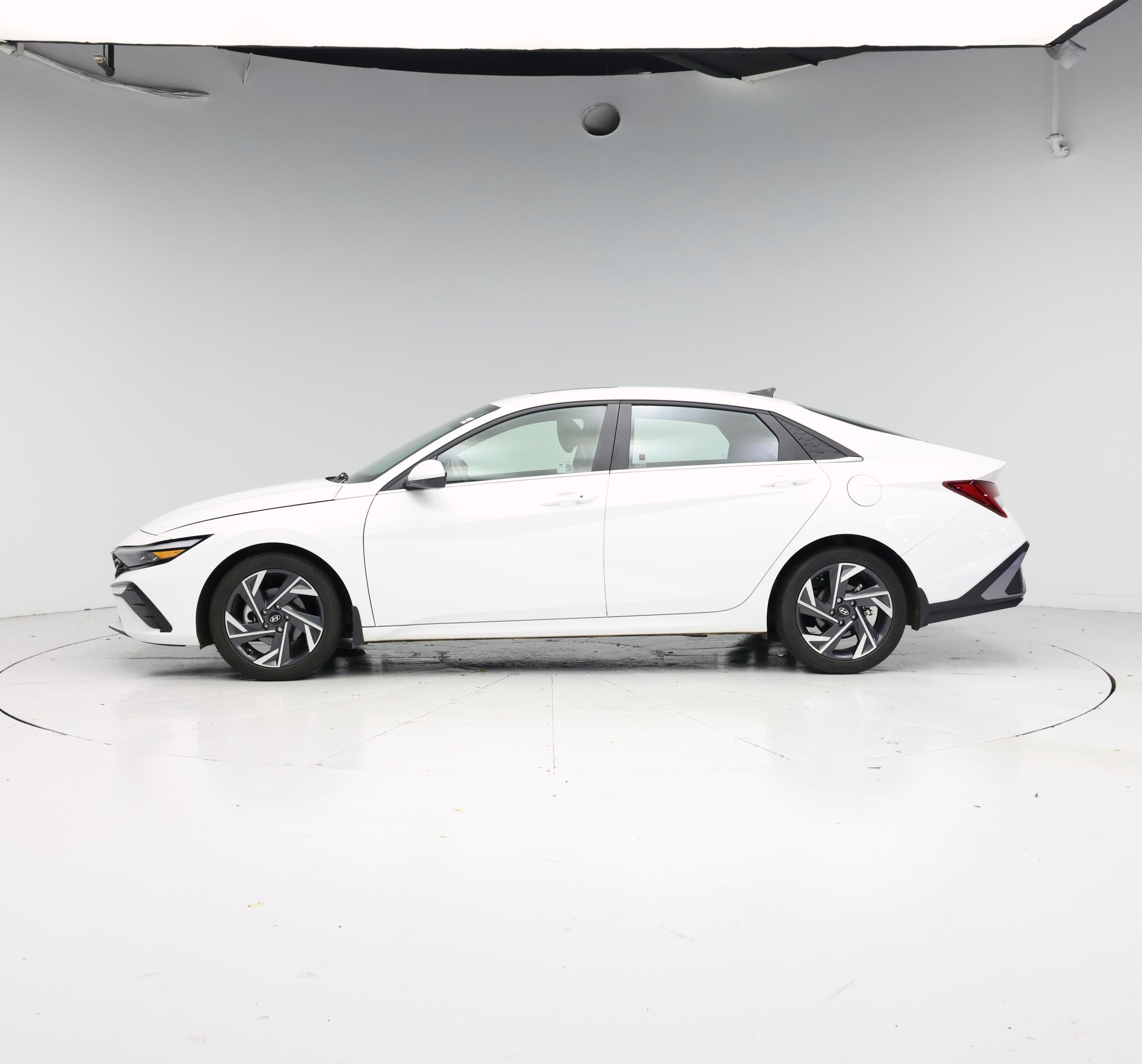 Thumbnail: 2024 Hyundai Elantra - 3