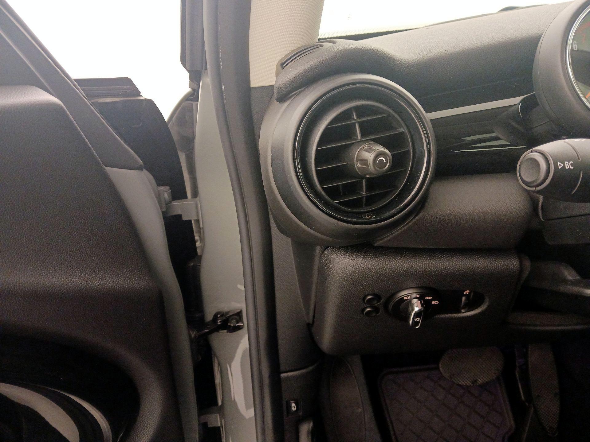 Thumbnail: 2019 MINI Cooper Hardtop - 13