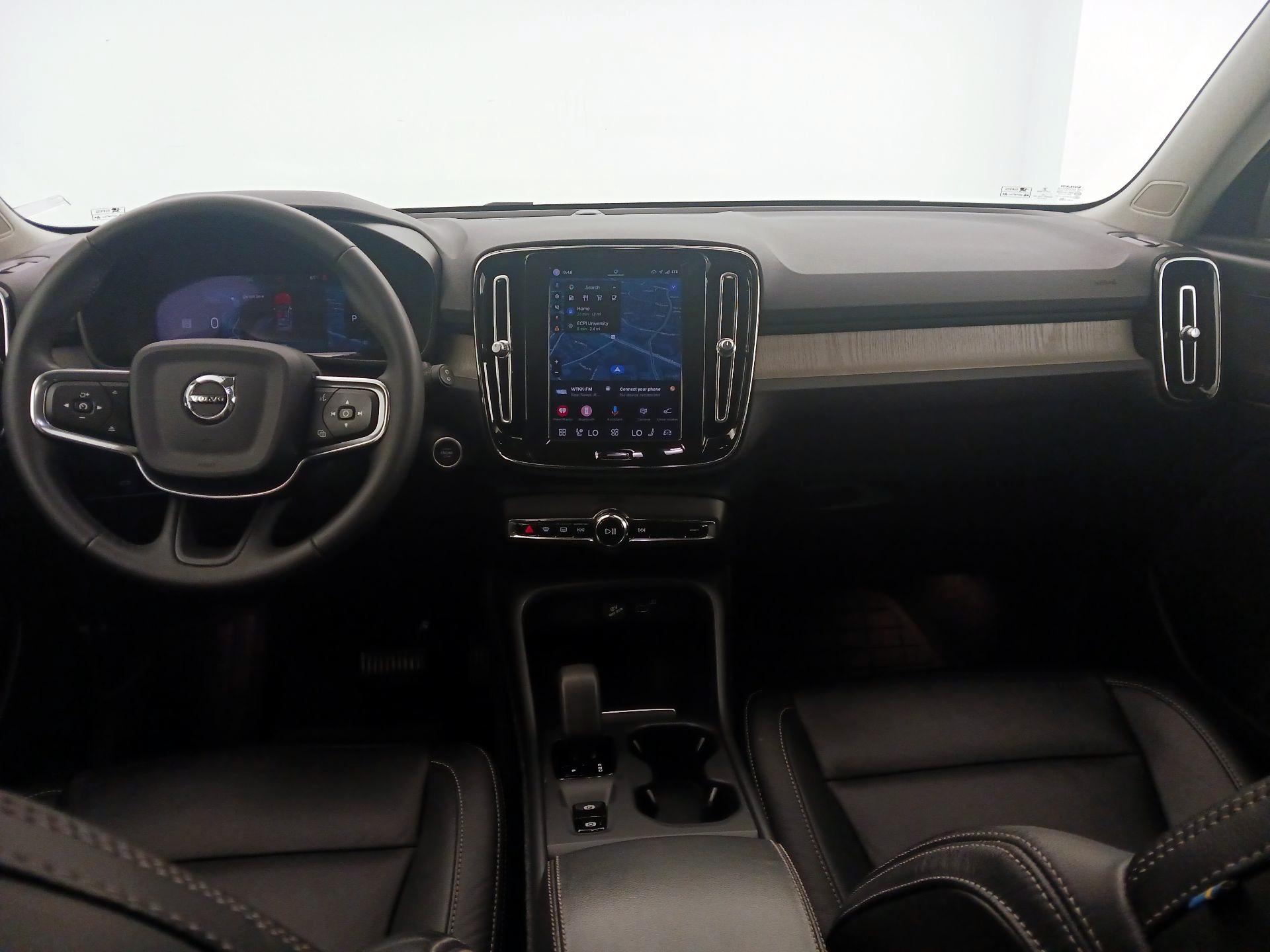 Thumbnail: 2023 Volvo XC40 - 9
