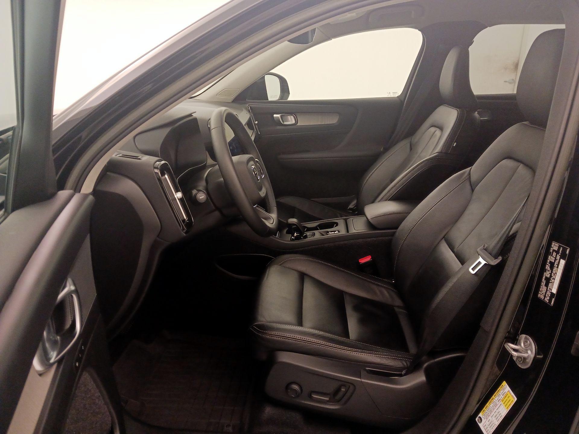 Thumbnail: 2023 Volvo XC40 - 11