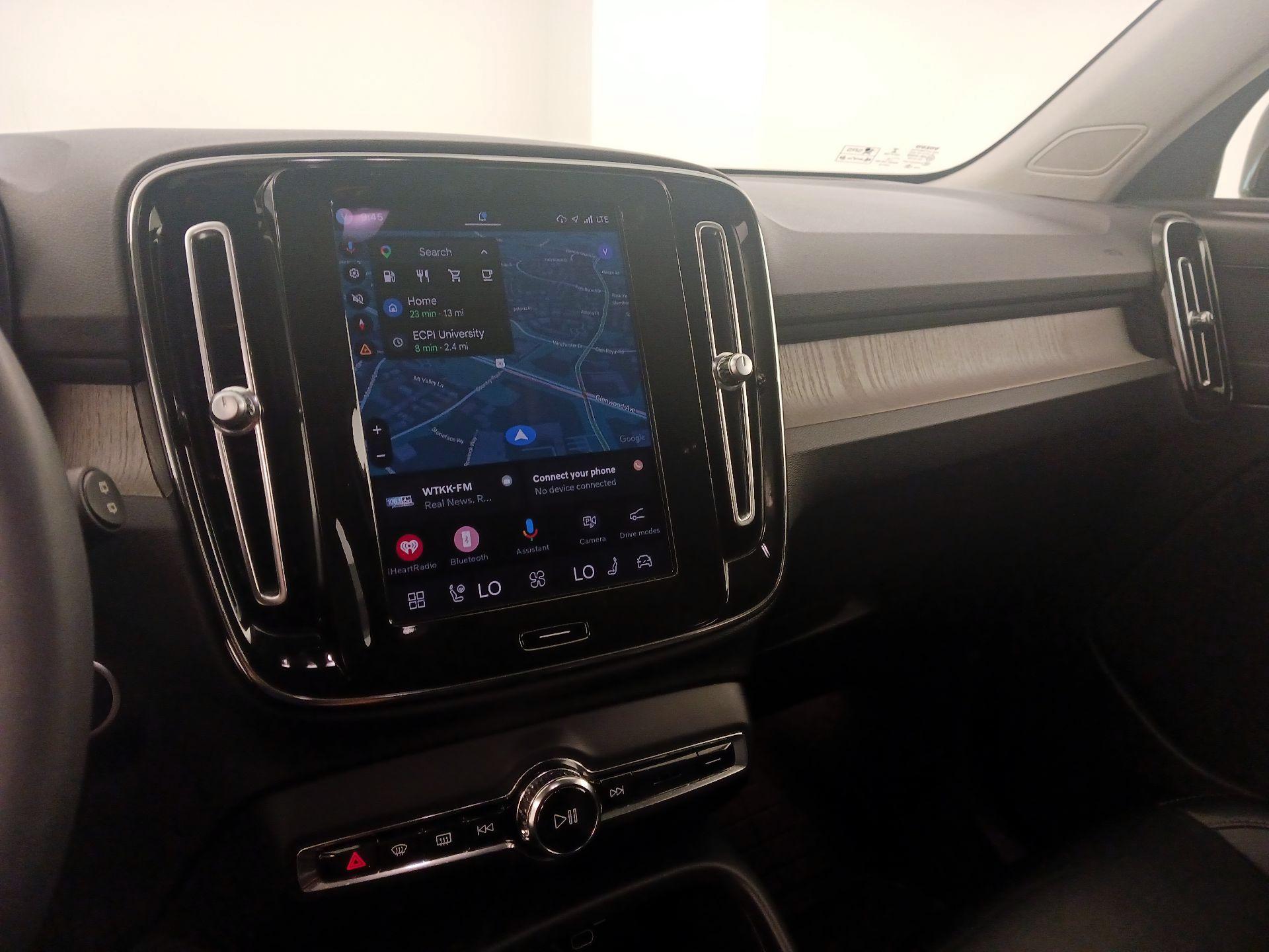 Thumbnail: 2023 Volvo XC40 - 14