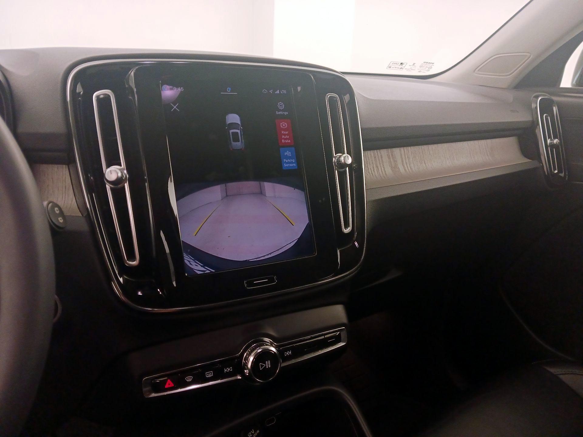 Thumbnail: 2023 Volvo XC40 - 15