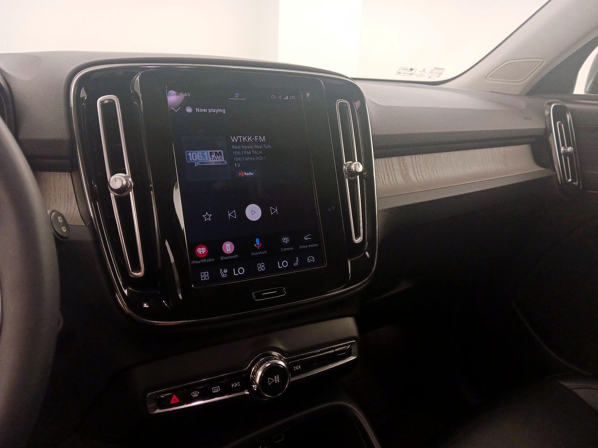 Thumbnail: 2023 Volvo XC40 - 16