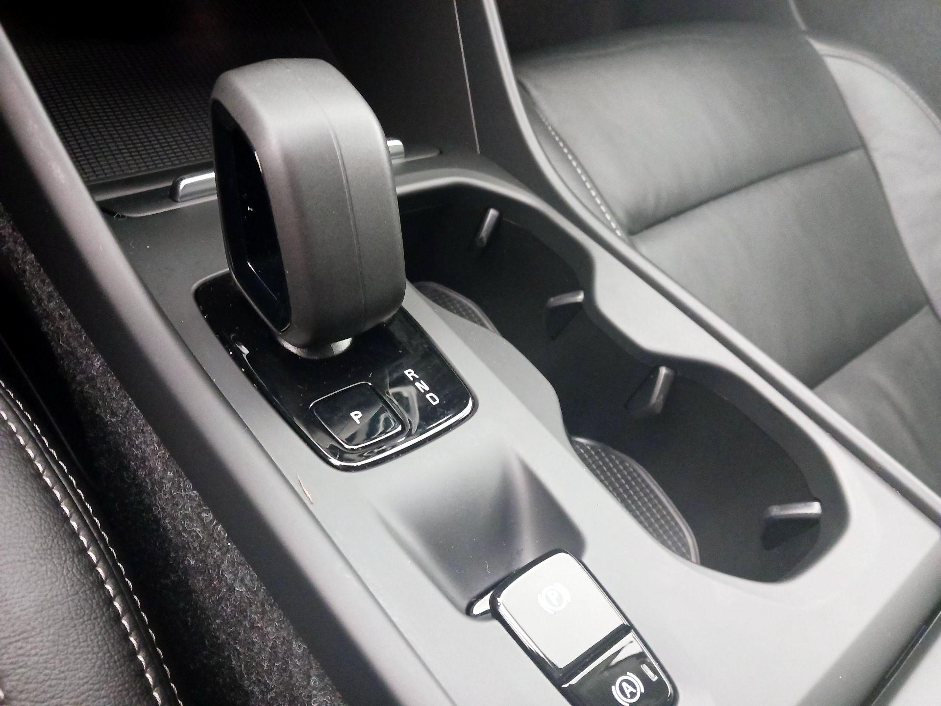 Thumbnail: 2023 Volvo XC40 - 18