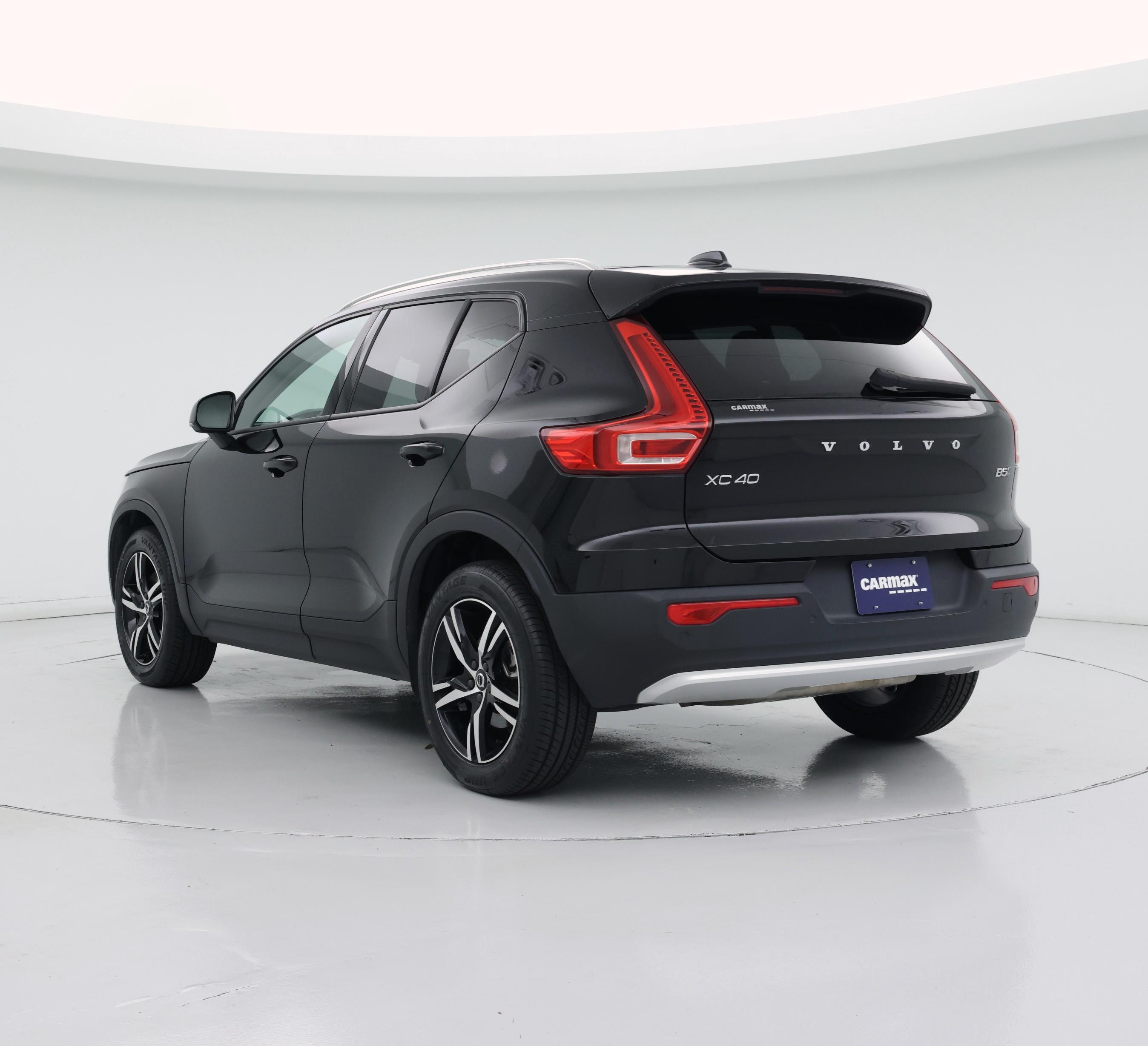 Thumbnail: 2023 Volvo XC40 - 2