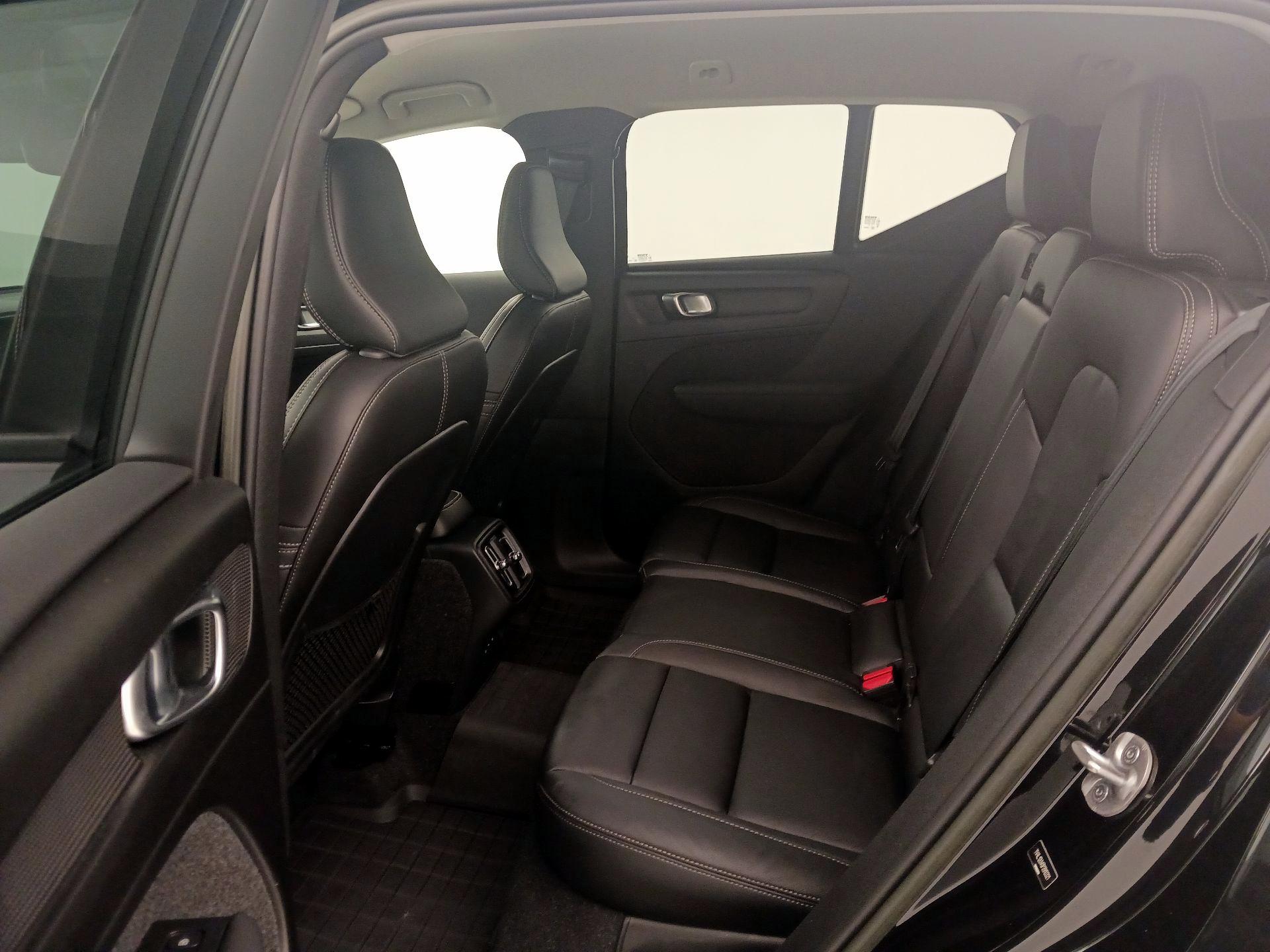 Thumbnail: 2023 Volvo XC40 - 20