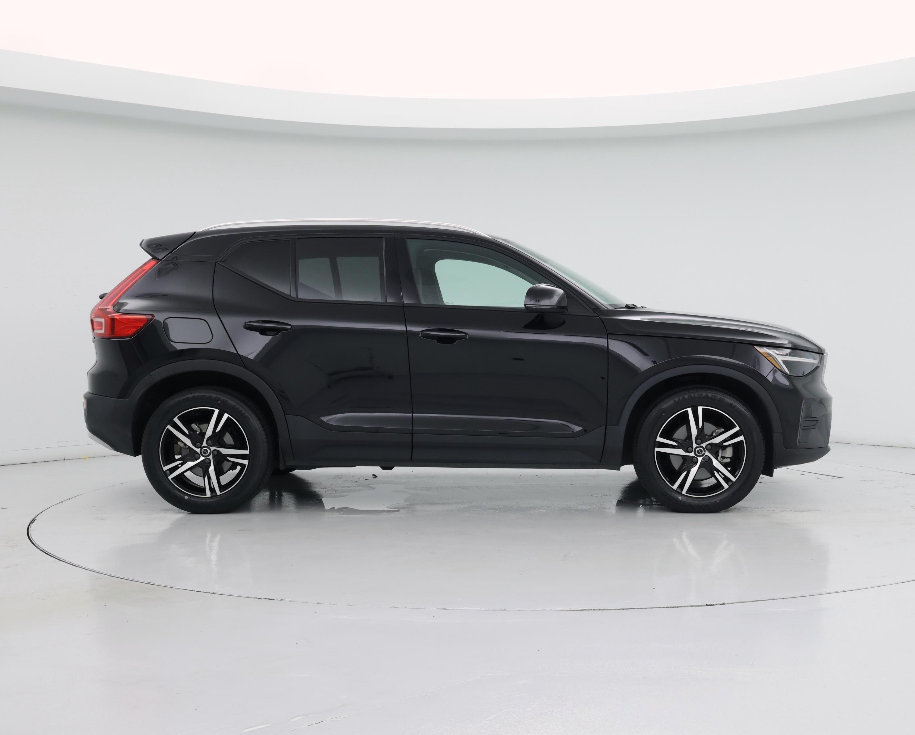 Thumbnail: 2023 Volvo XC40 - 7