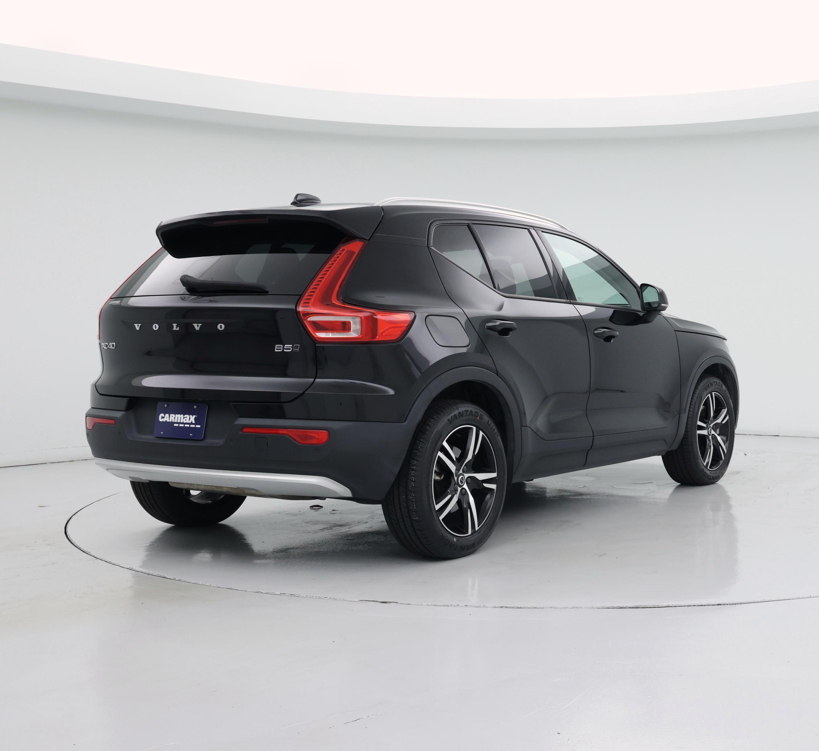 Thumbnail: 2023 Volvo XC40 - 8