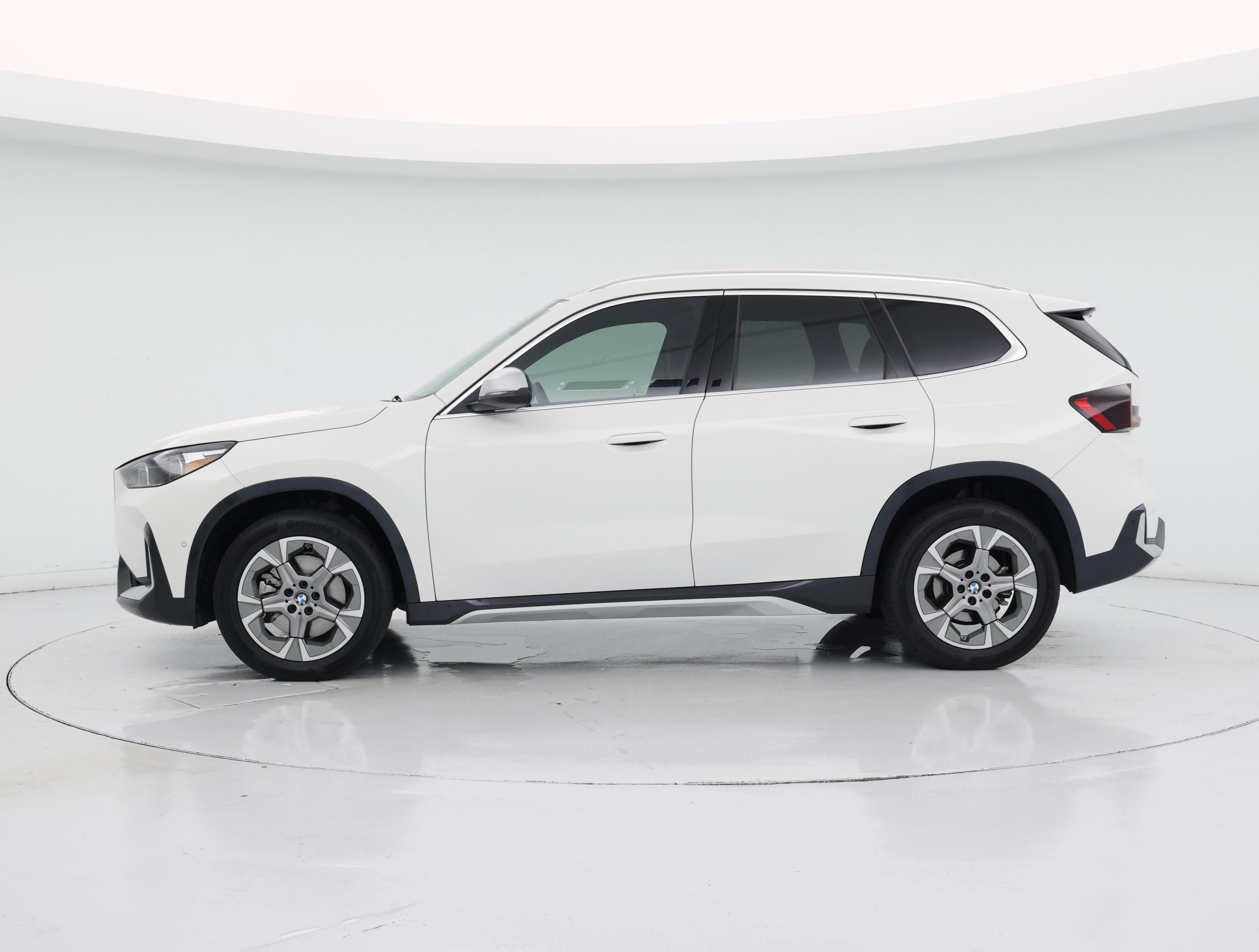 Thumbnail: 2023 BMW X1 - 3