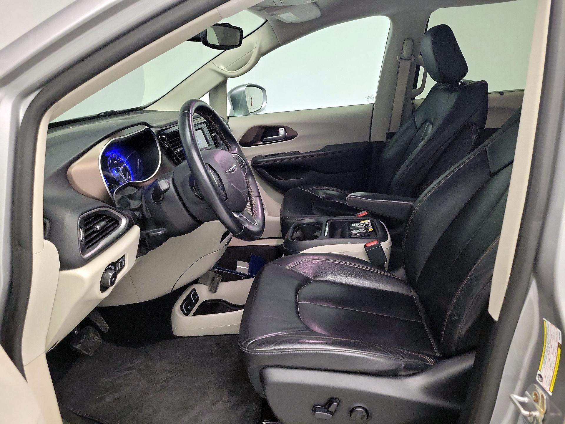 Thumbnail: 2017 Chrysler Pacifica - 11