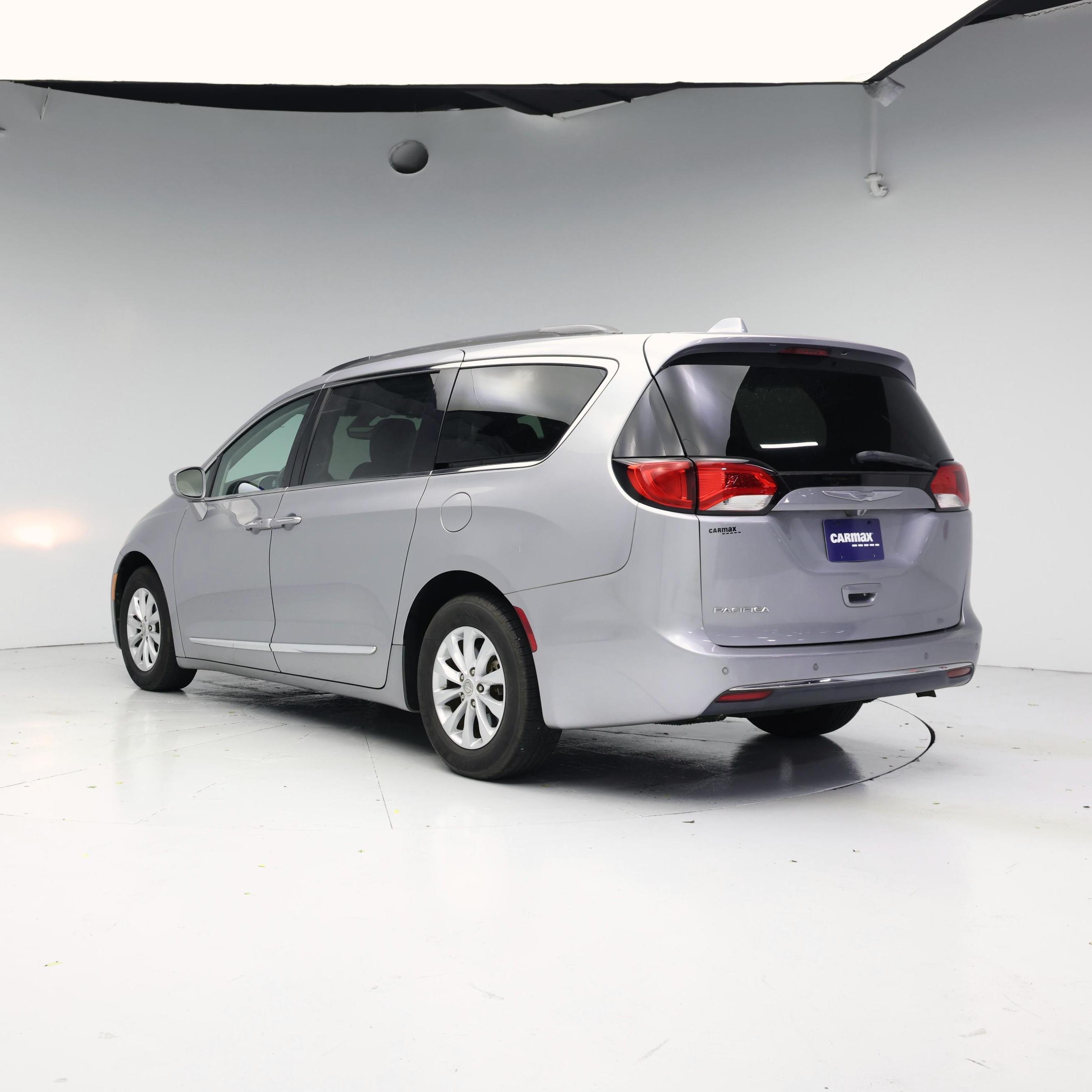 Thumbnail: 2017 Chrysler Pacifica - 2