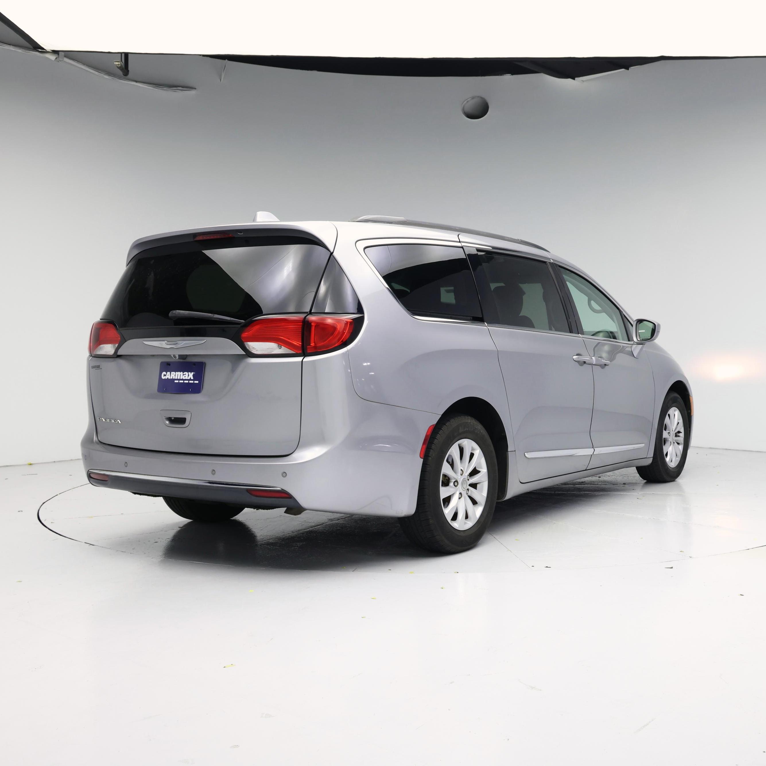 Thumbnail: 2017 Chrysler Pacifica - 8