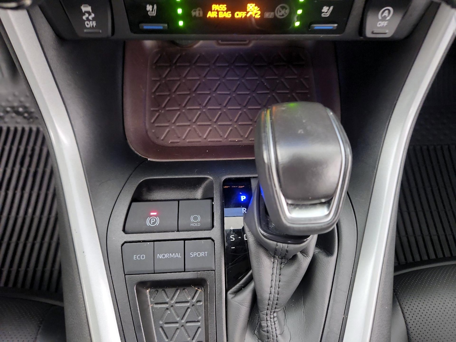 2025 Toyota RAV4 Limited - Photo 18