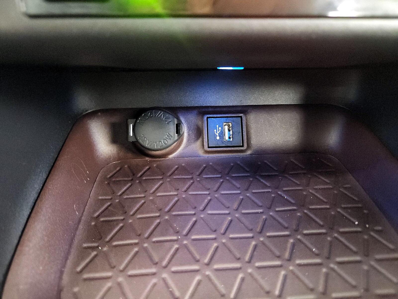 2025 Toyota RAV4 Limited - Photo 19