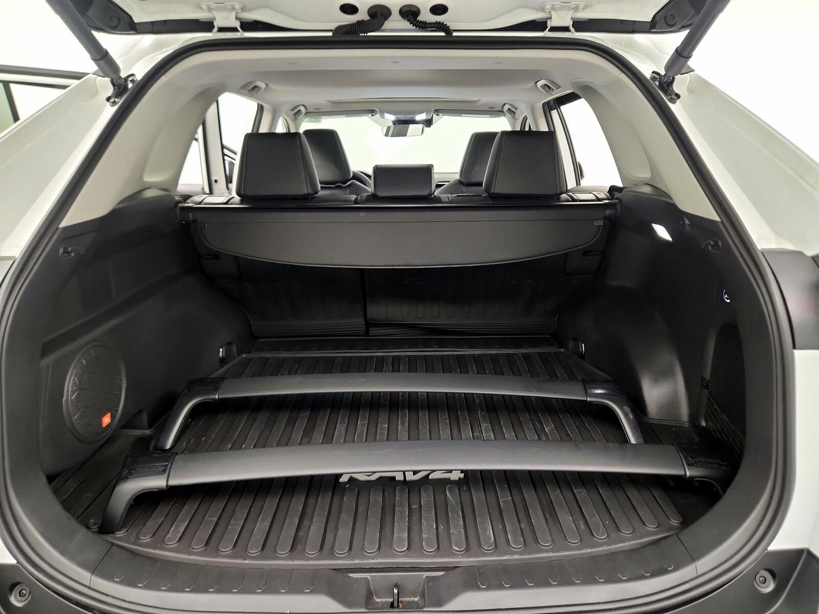 2025 Toyota RAV4 Limited - Photo 22