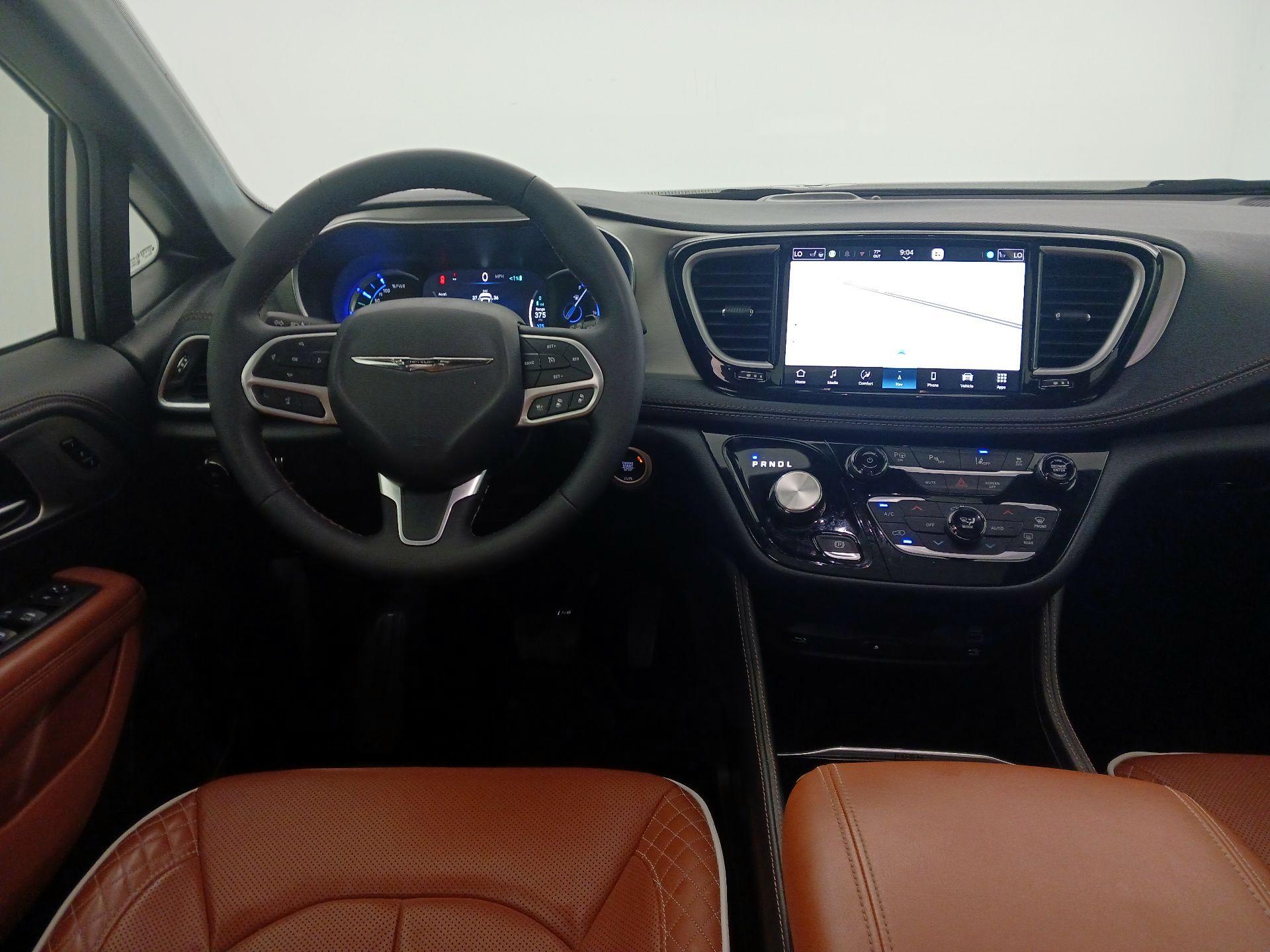 Thumbnail: 2024 Chrysler Pacifica - 10