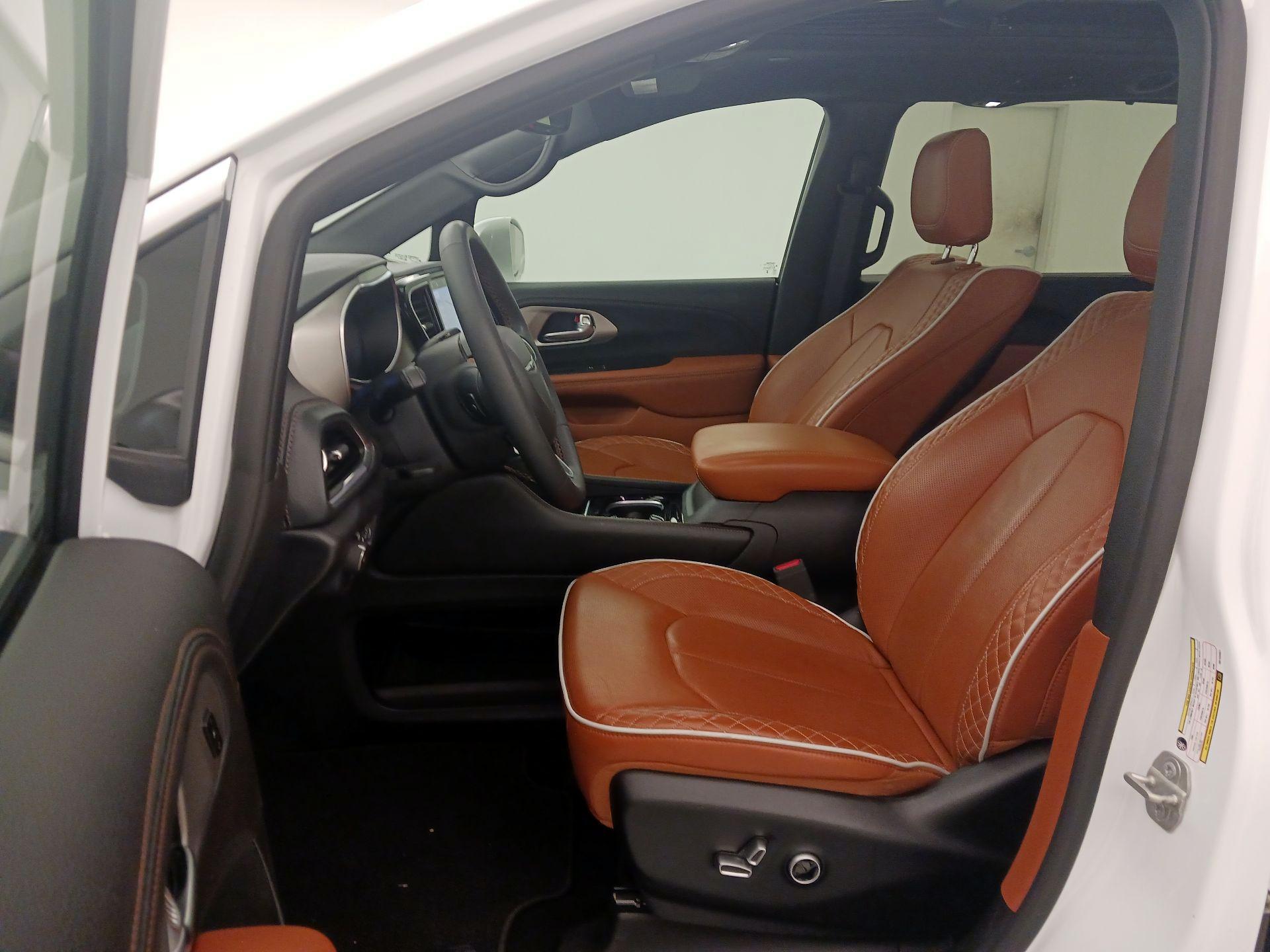 Thumbnail: 2024 Chrysler Pacifica - 11