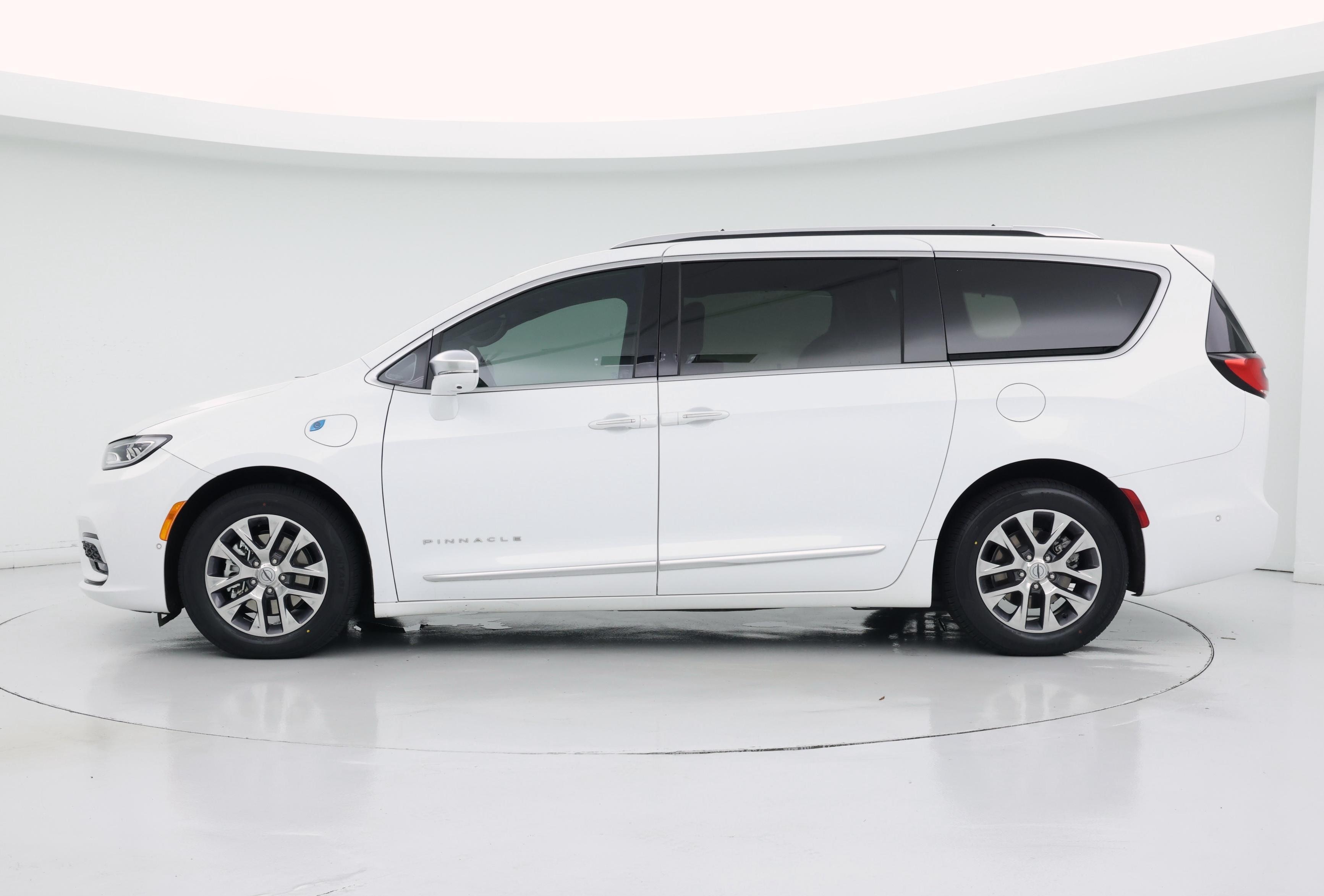 Thumbnail: 2024 Chrysler Pacifica - 3