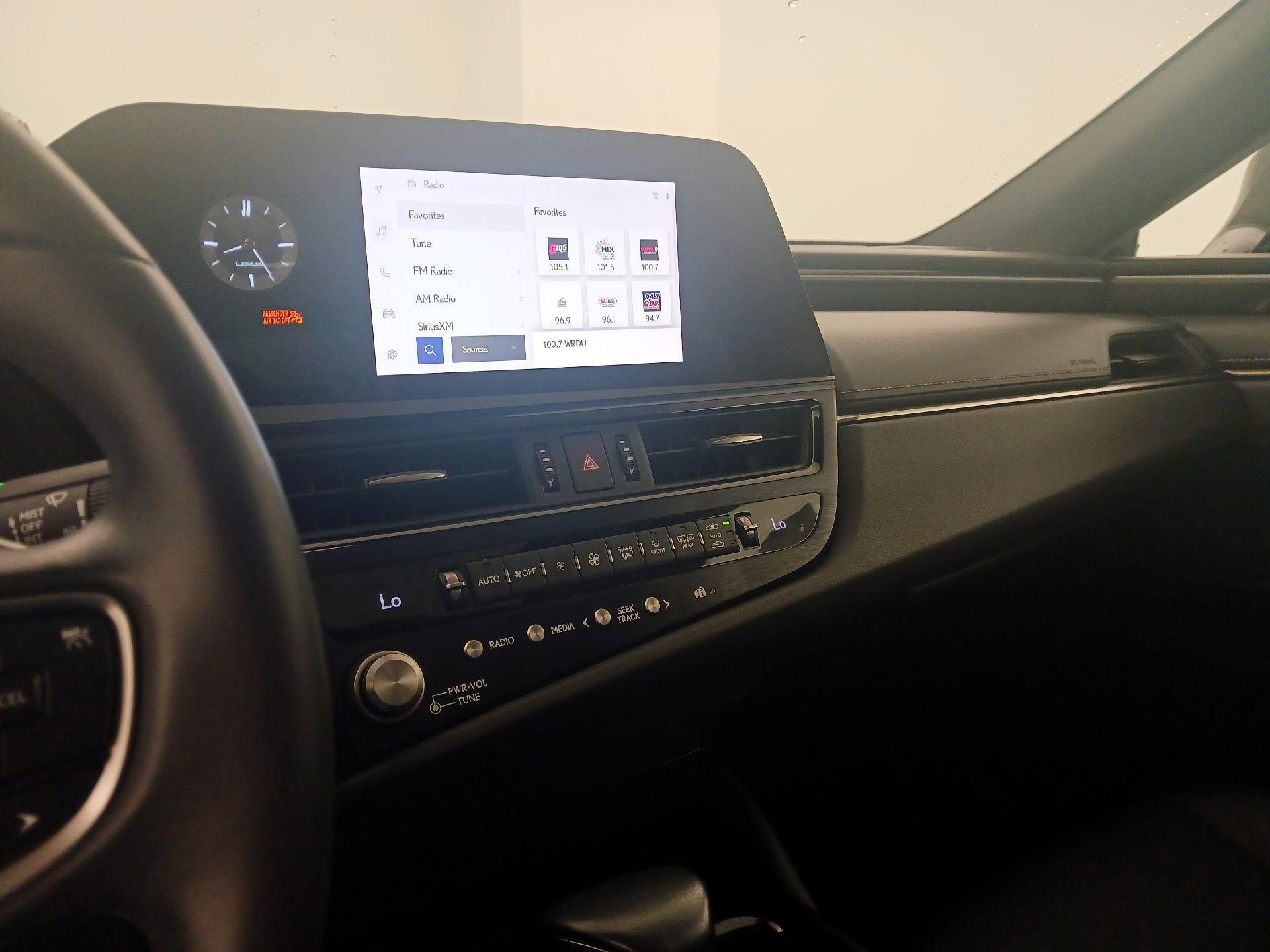 Thumbnail: 2023 Lexus ES - 15