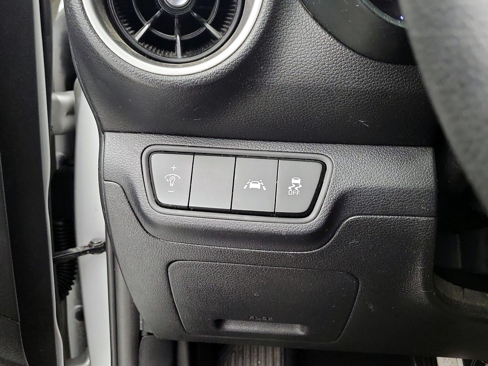 2021 Kia Forte LXS - Photo 14