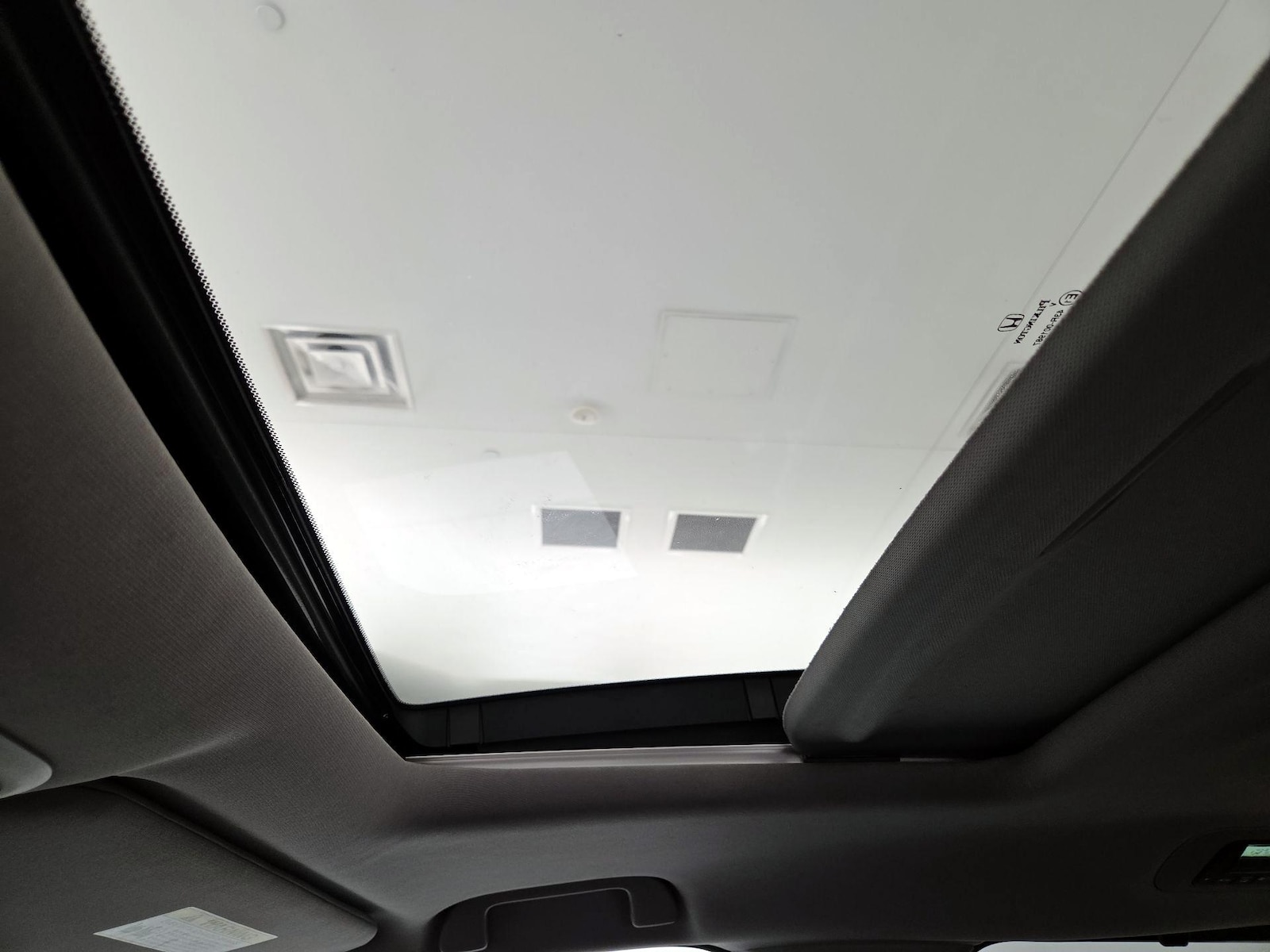 Sunroof(s) & Overhead Airbags