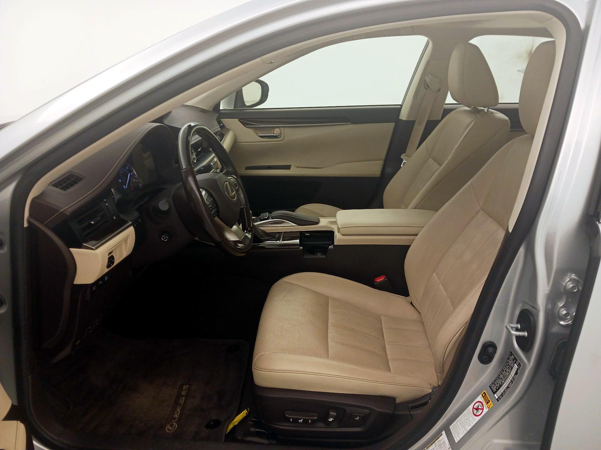 Thumbnail: 2016 Lexus ES - 11