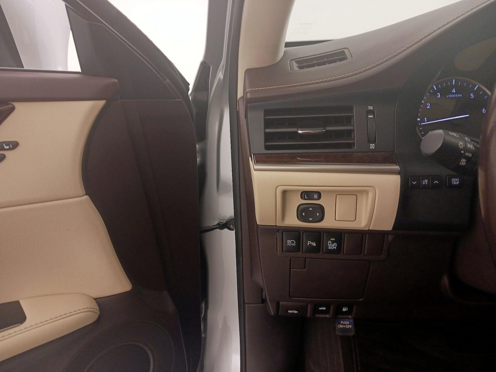 2016 Lexus ES 350 - Photo 14