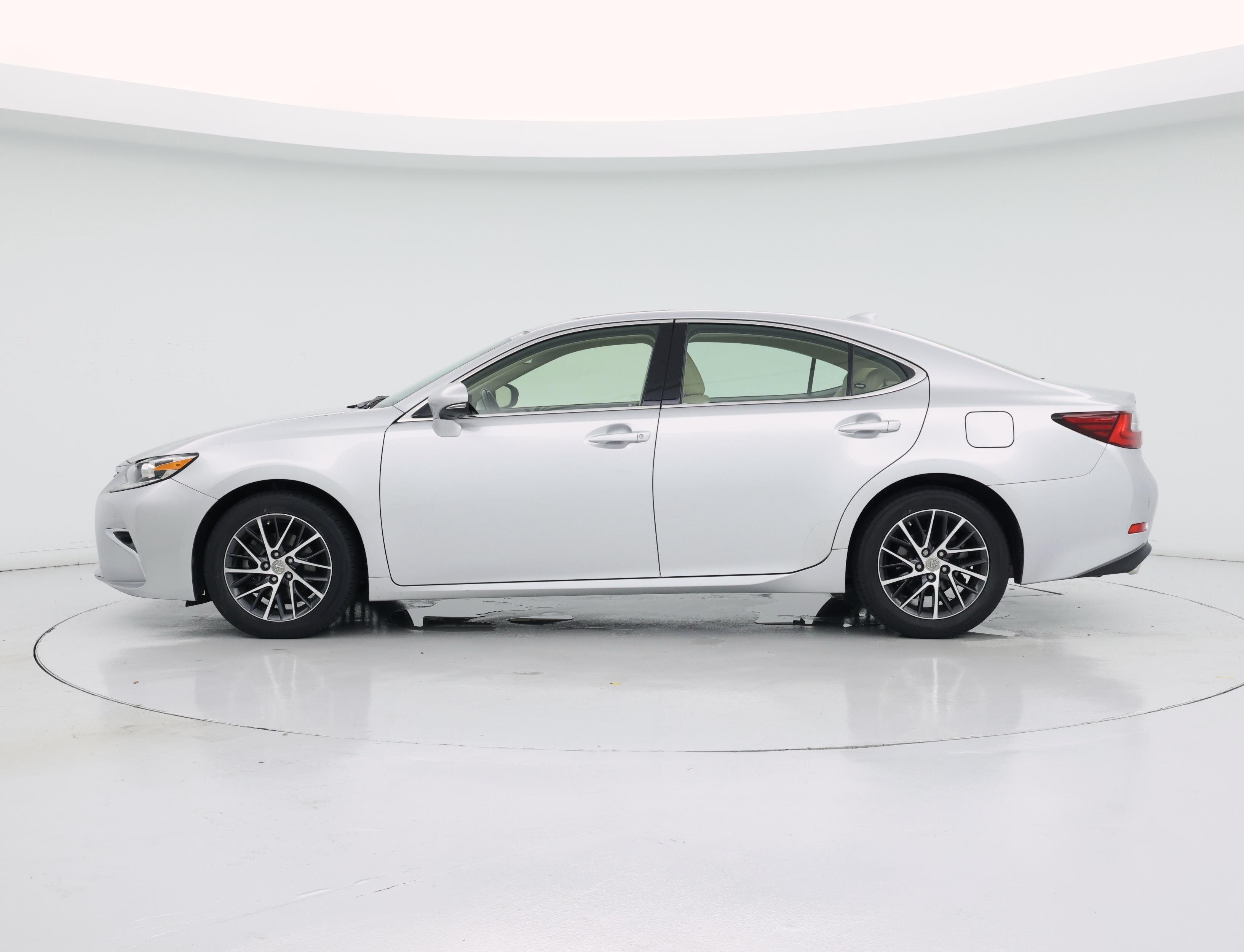 Thumbnail: 2016 Lexus ES - 3