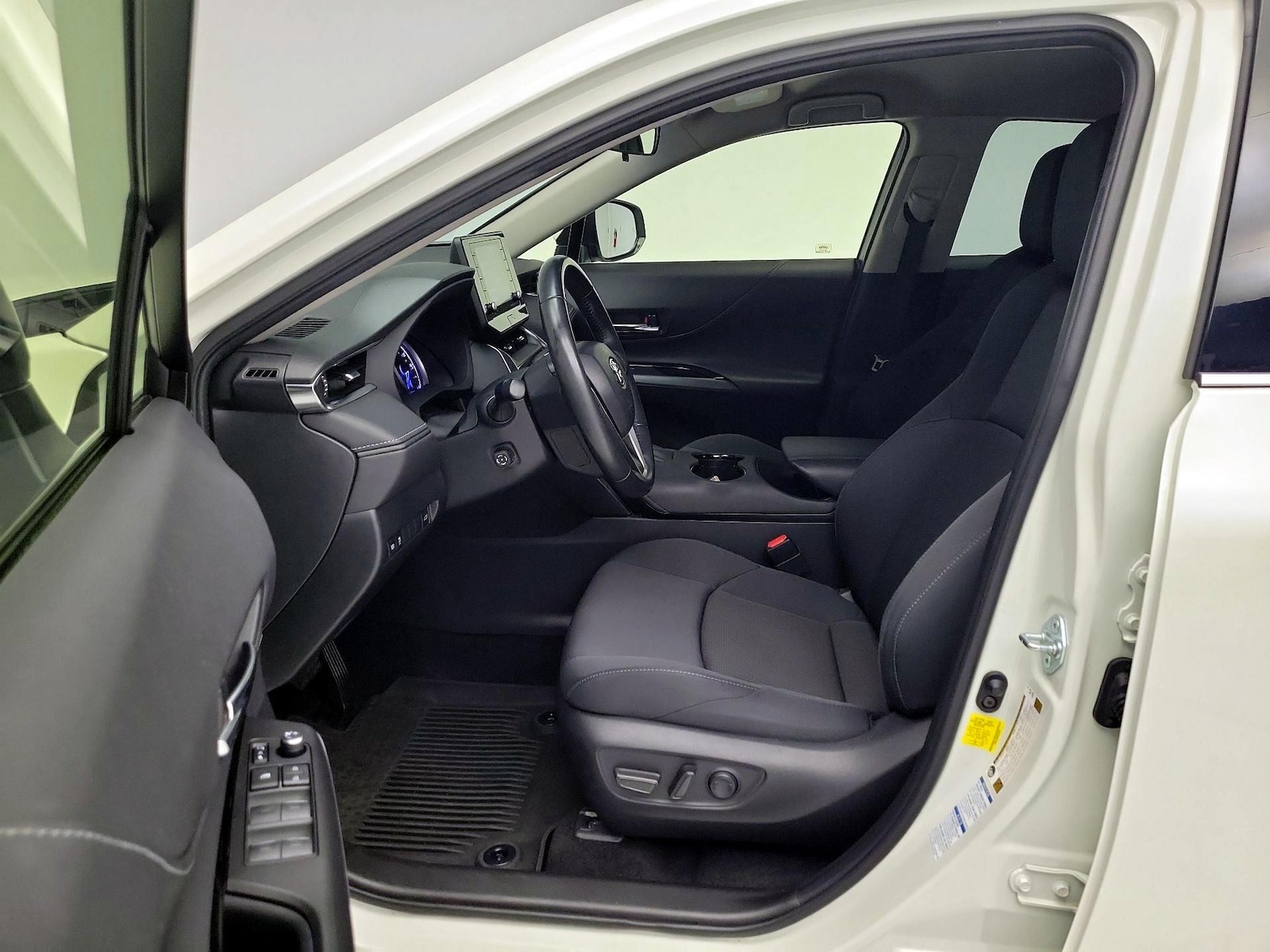 2021 Toyota Venza LE - Photo 12