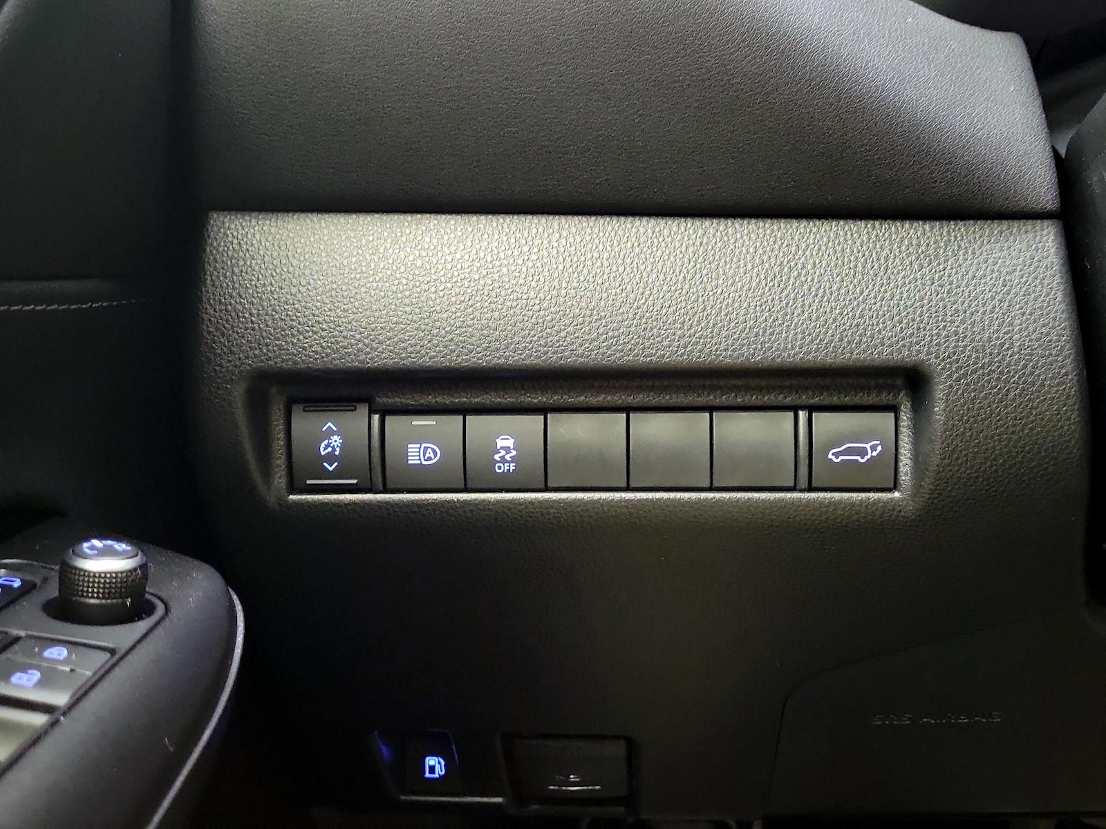 2021 Toyota Venza LE - Photo 14