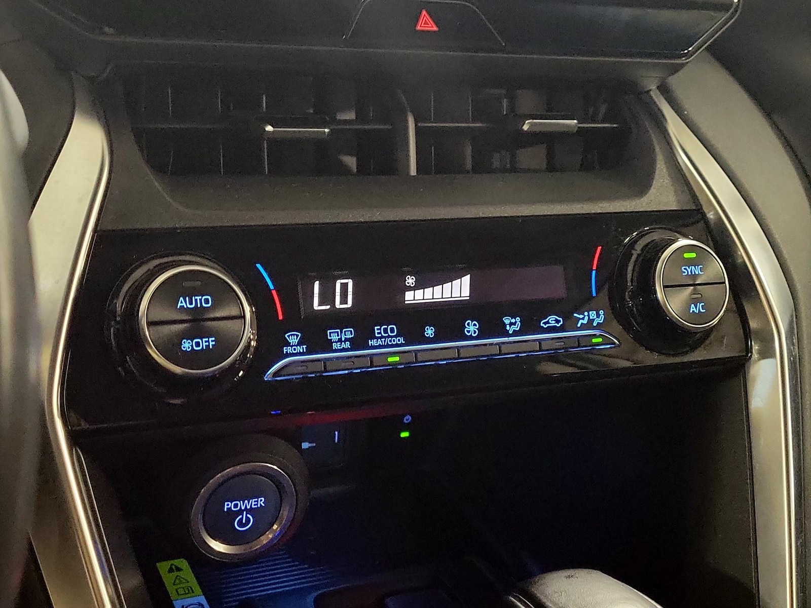2021 Toyota Venza LE - Photo 17