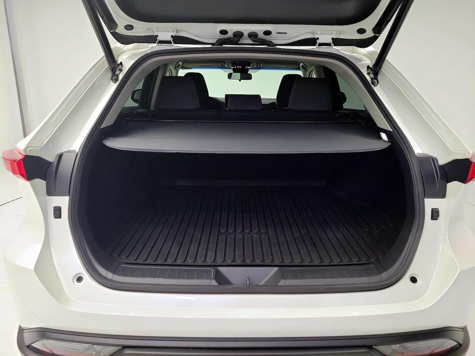 2021 Toyota Venza LE - Photo 21