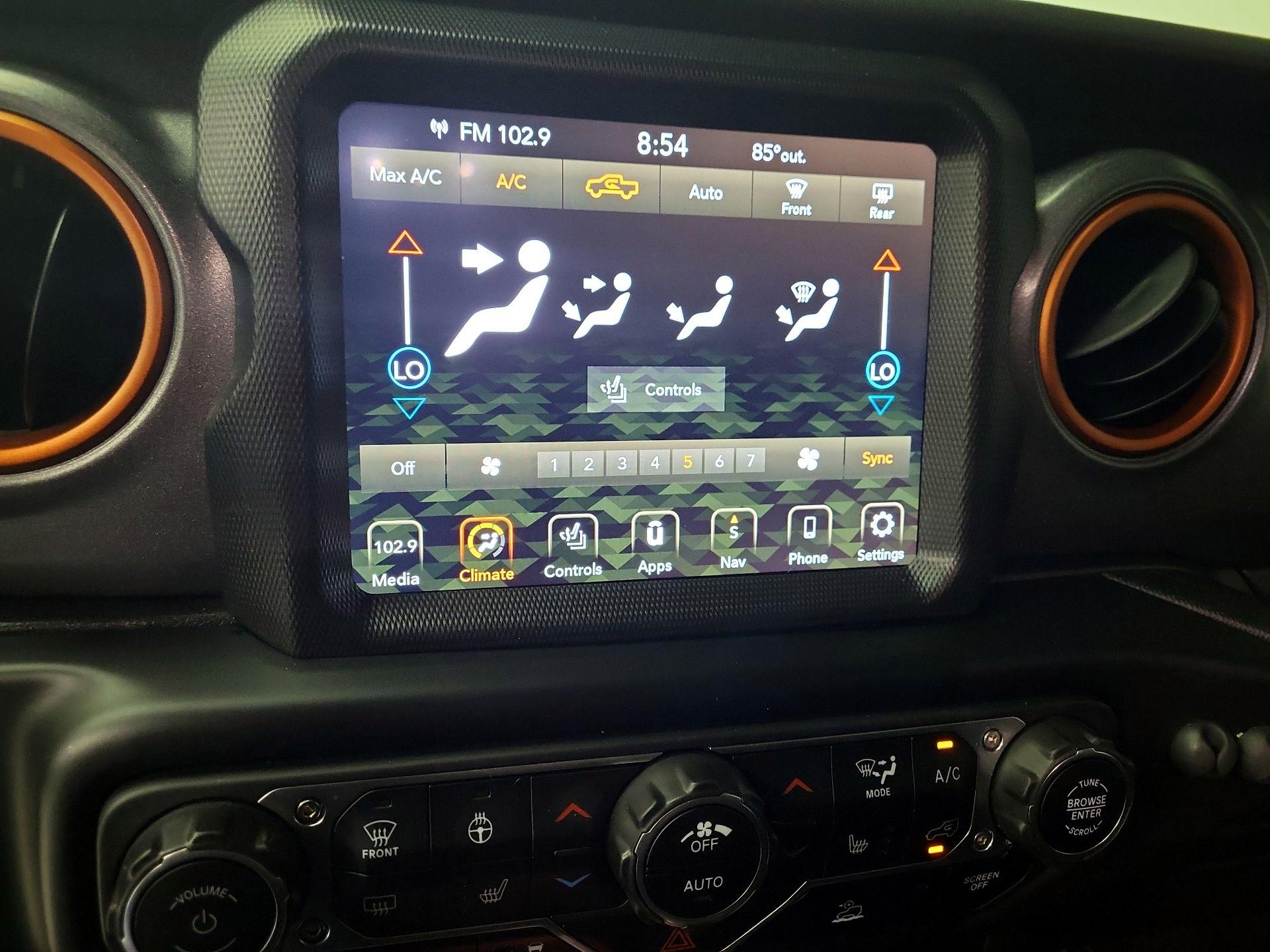 Thumbnail: 2023 Jeep Gladiator - 17