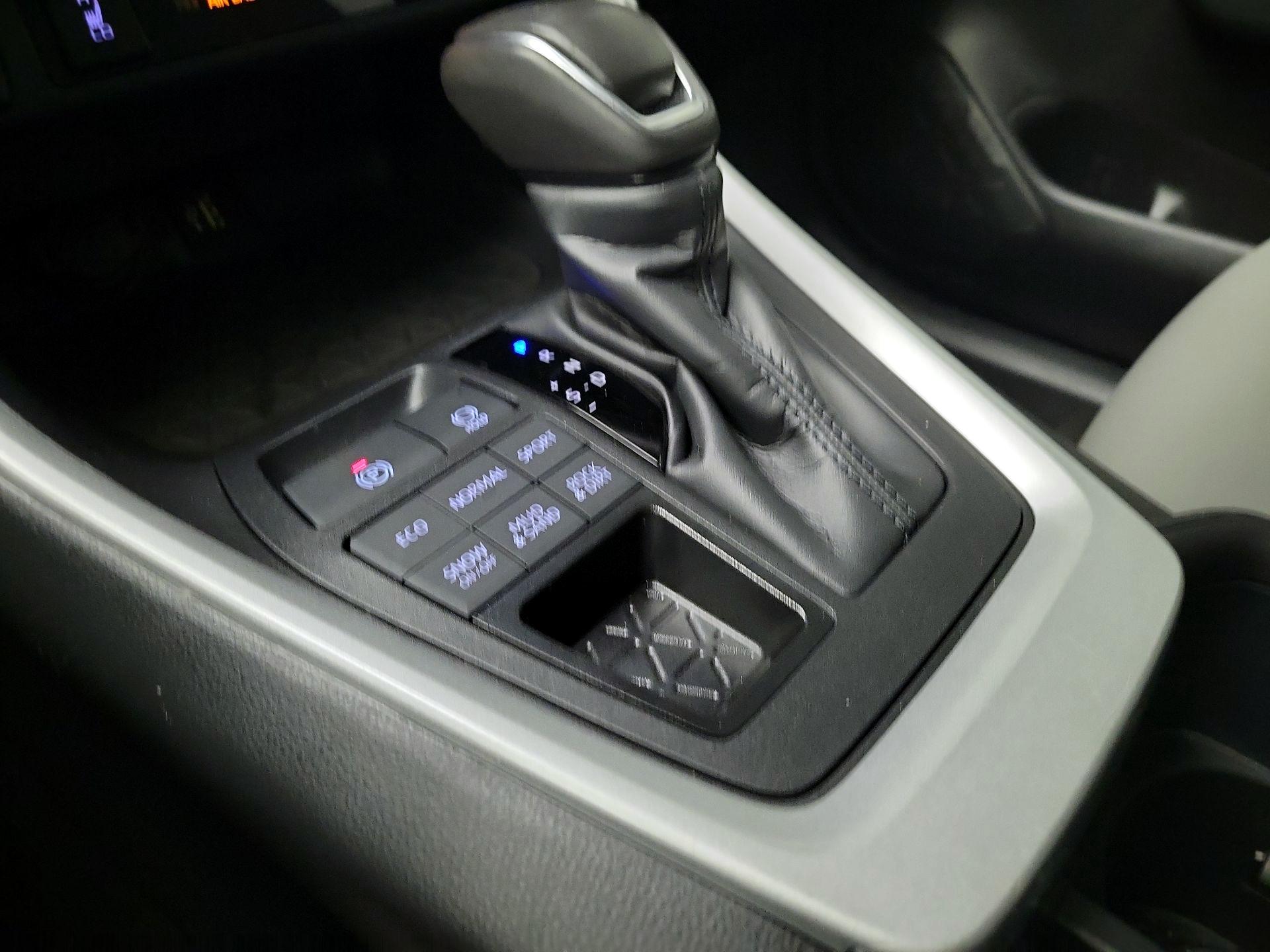 Thumbnail: 2025 Toyota RAV4 - 17
